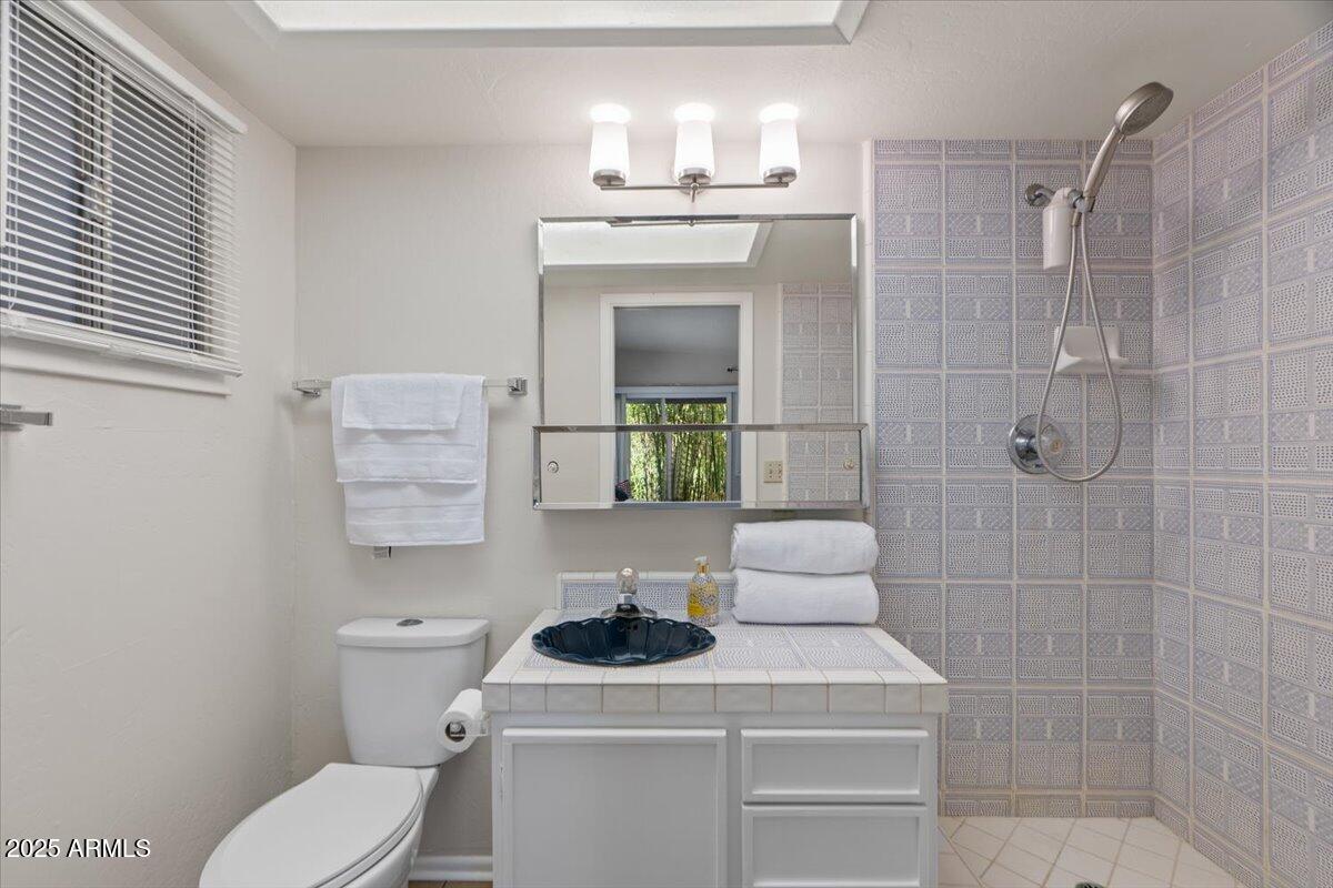 5410 E VERNON Avenue