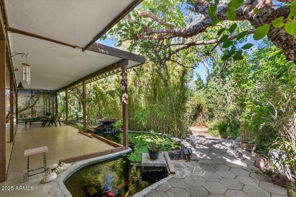 5410 E VERNON Avenue