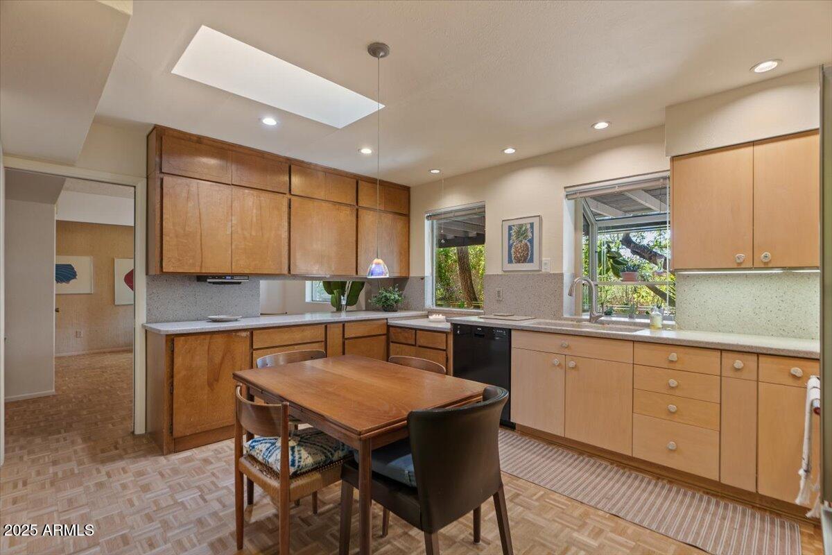 5410 E VERNON Avenue