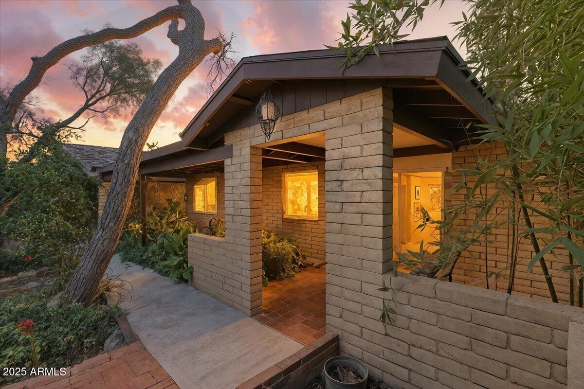 5410 E VERNON Avenue