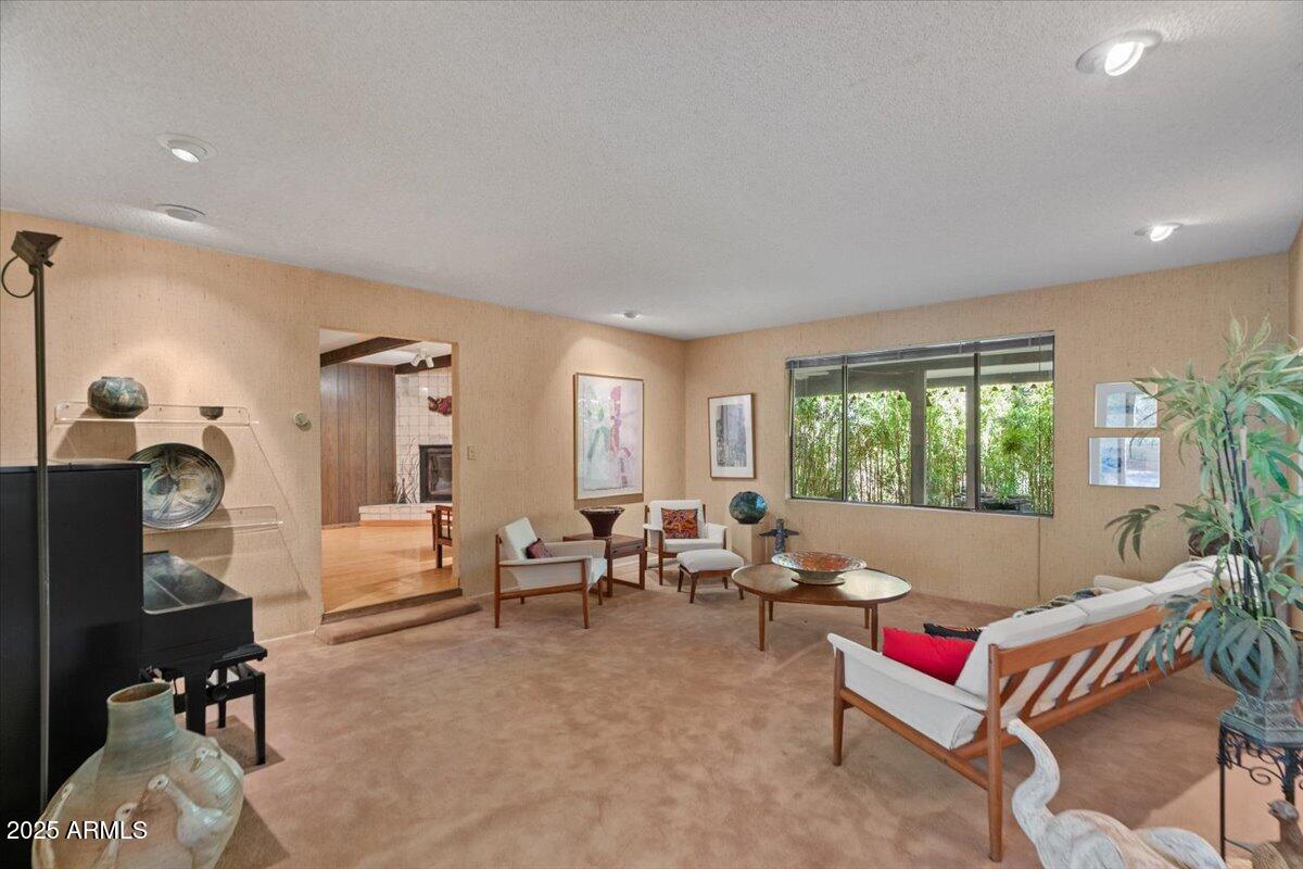 5410 E VERNON Avenue