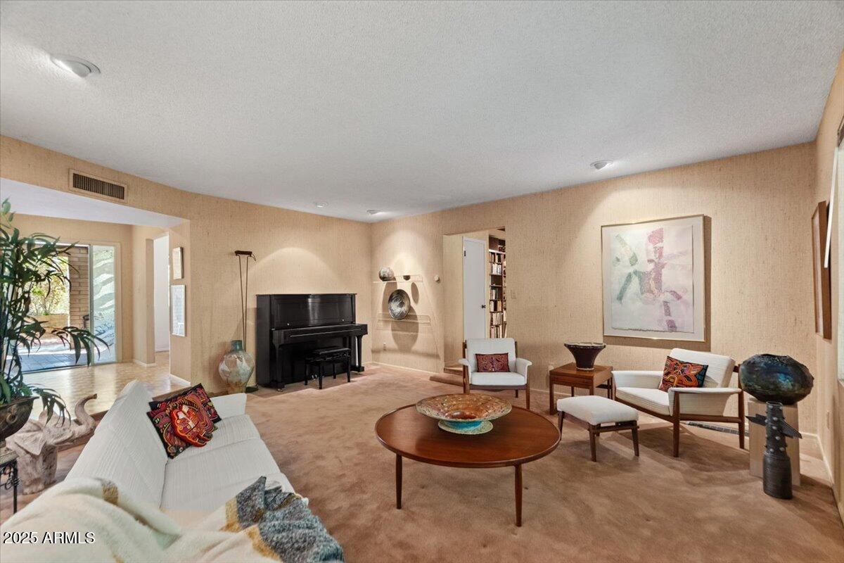 5410 E VERNON Avenue