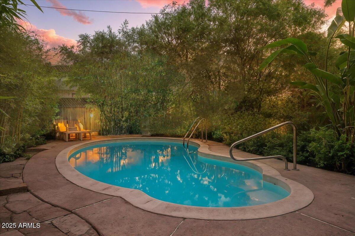 5410 E VERNON Avenue