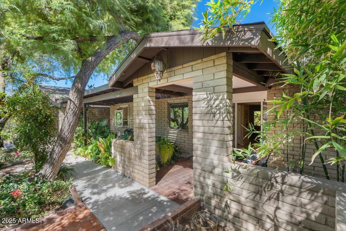 5410 E VERNON Avenue