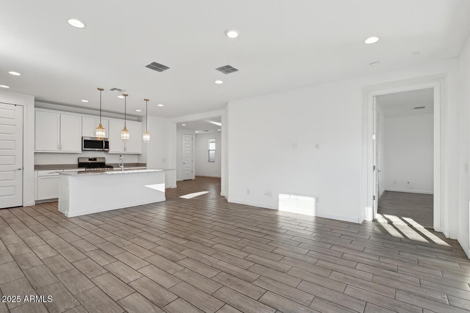 2527 W Hidalgo Avenue