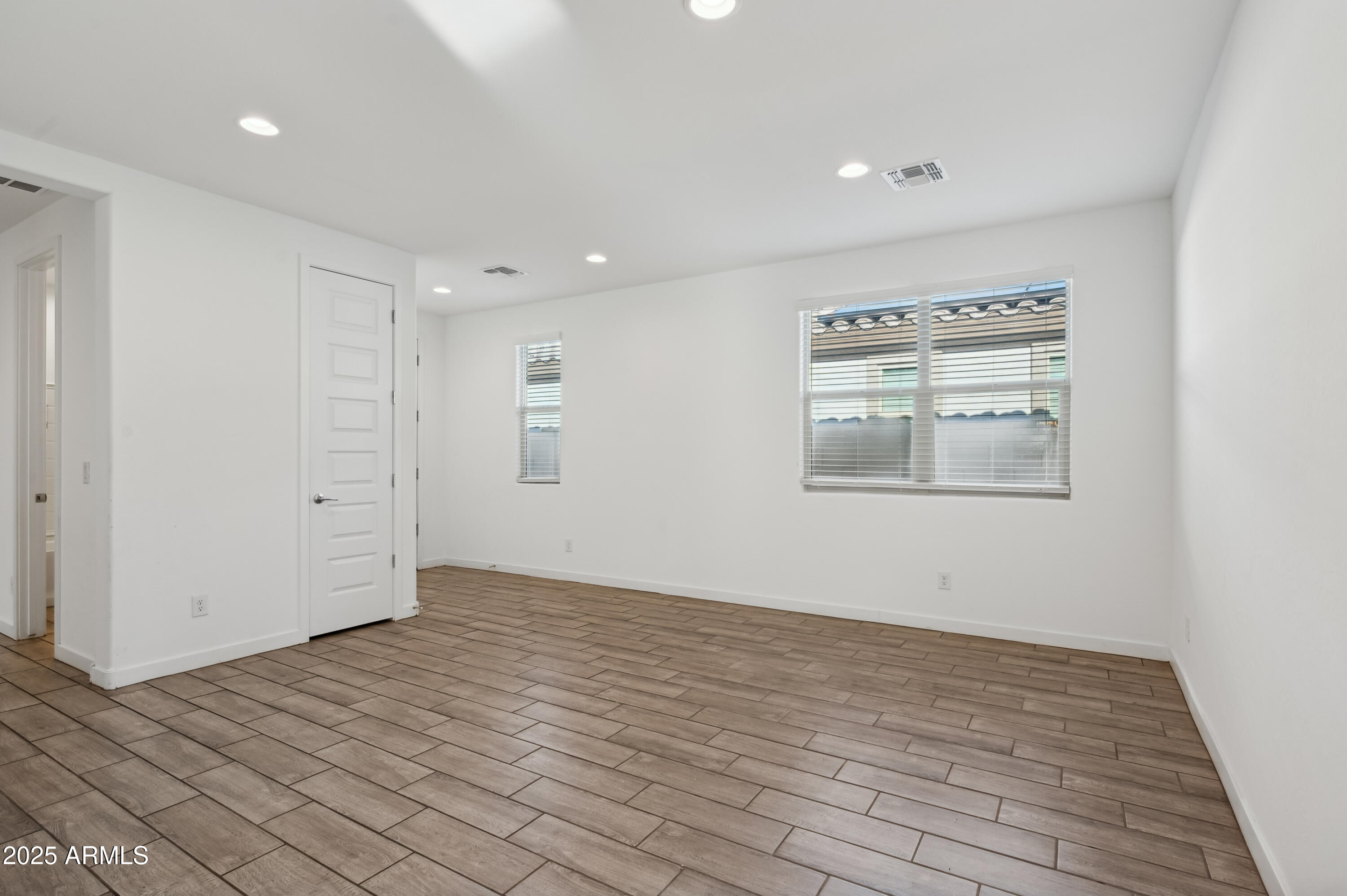 2527 W Hidalgo Avenue