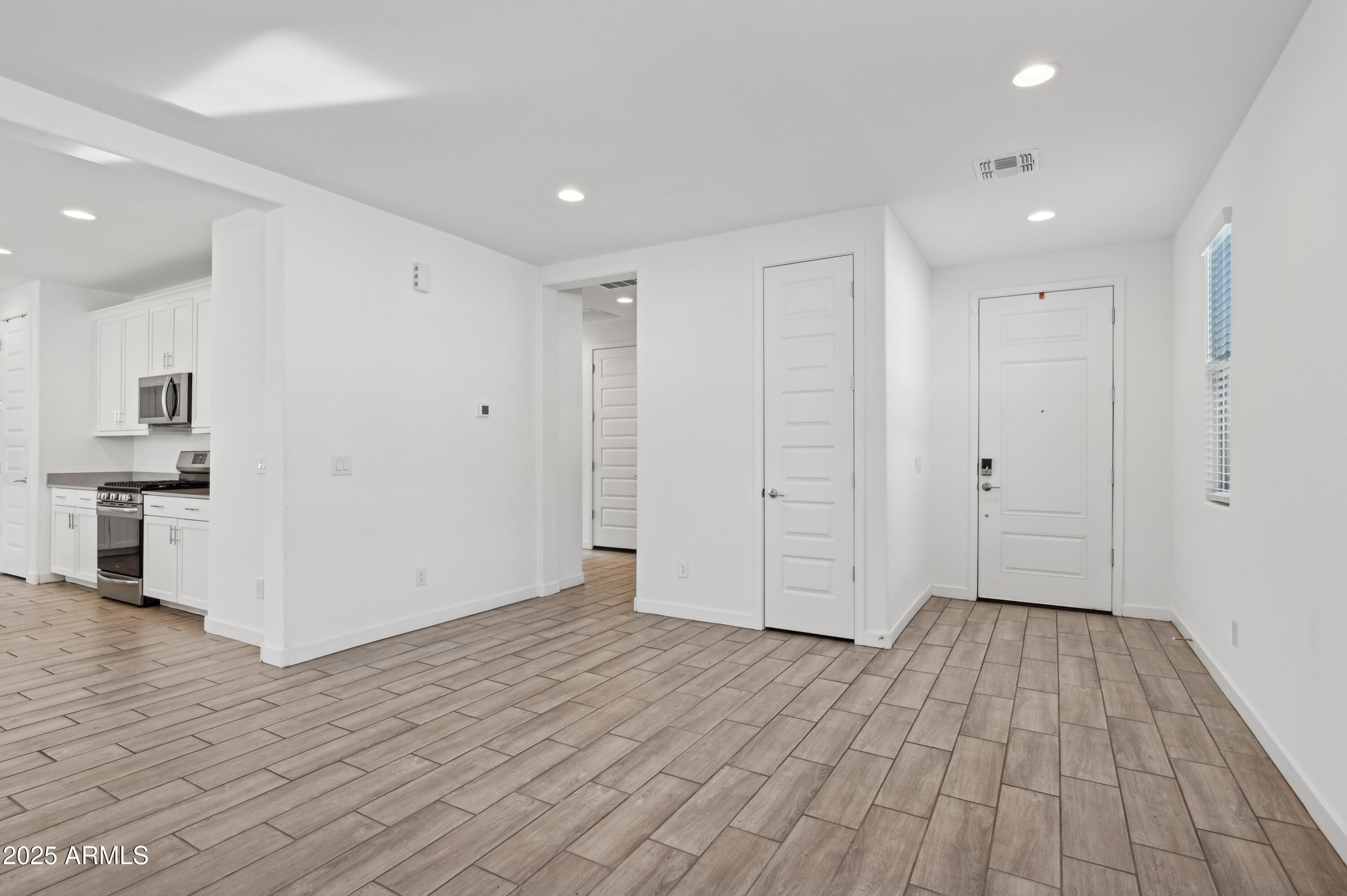 2527 W Hidalgo Avenue