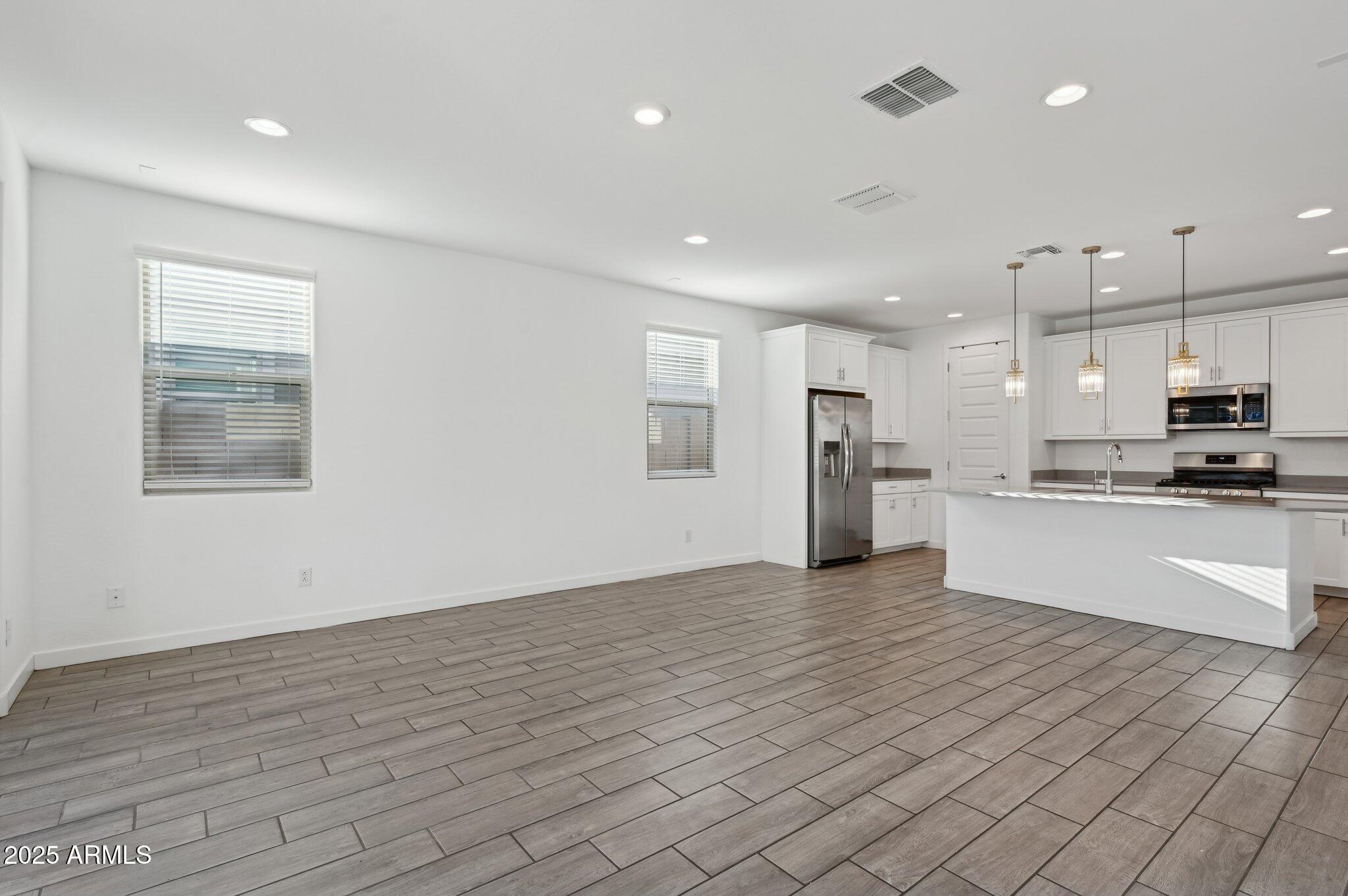 2527 W Hidalgo Avenue