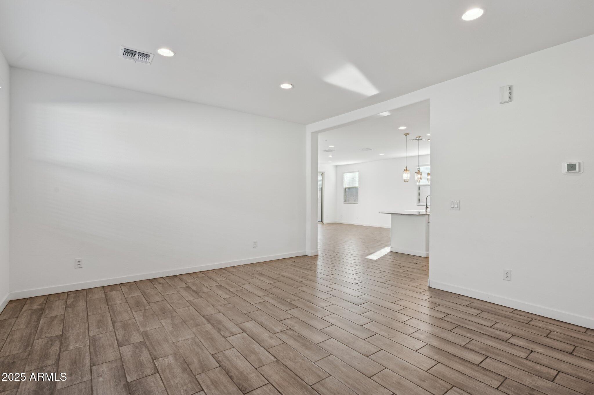 2527 W Hidalgo Avenue