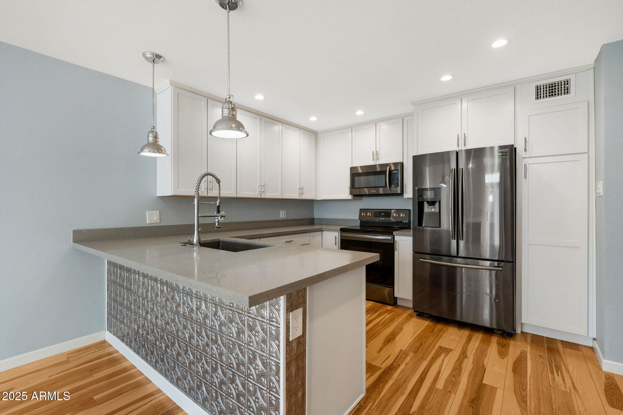 1717 E UNION HILLS Drive 1044