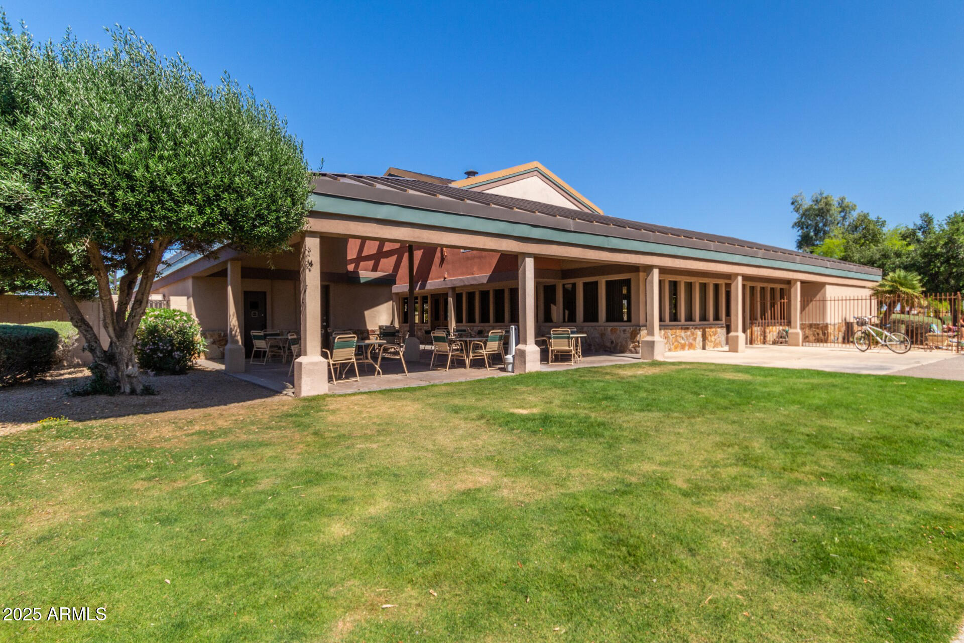 17200 W BELL Road, 1233