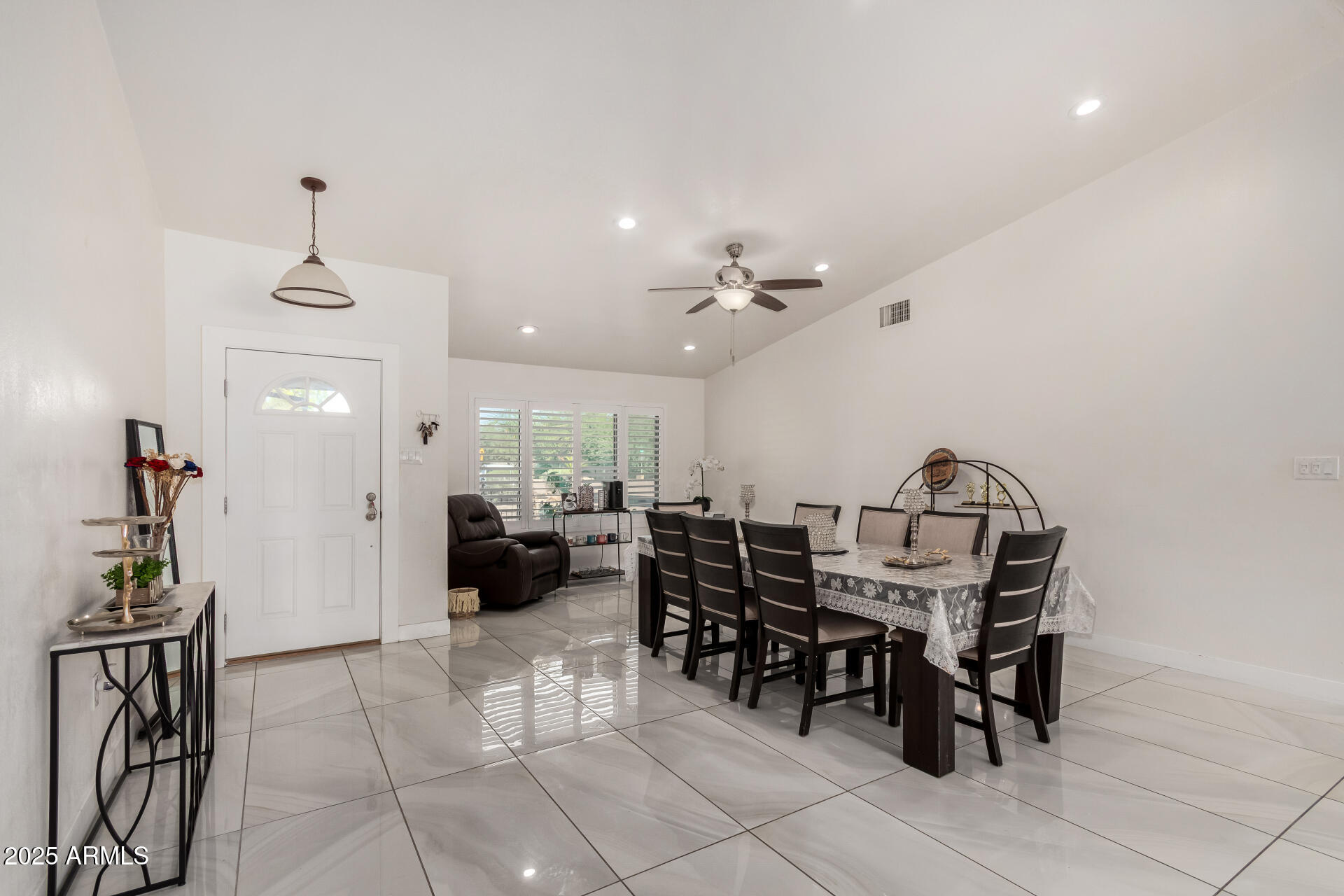 8611 E GARFIELD Street