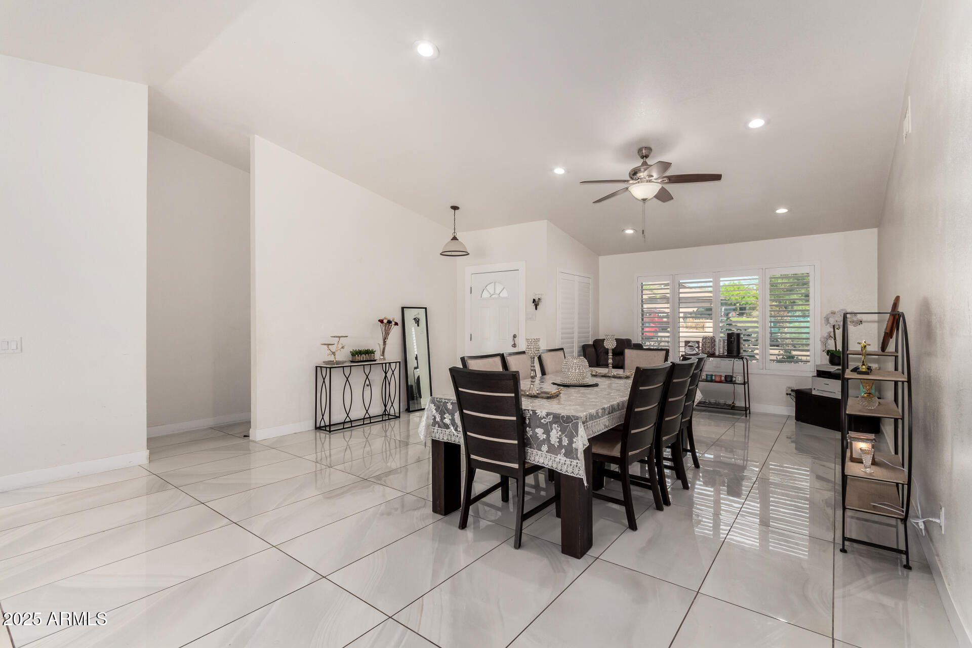 8611 E GARFIELD Street