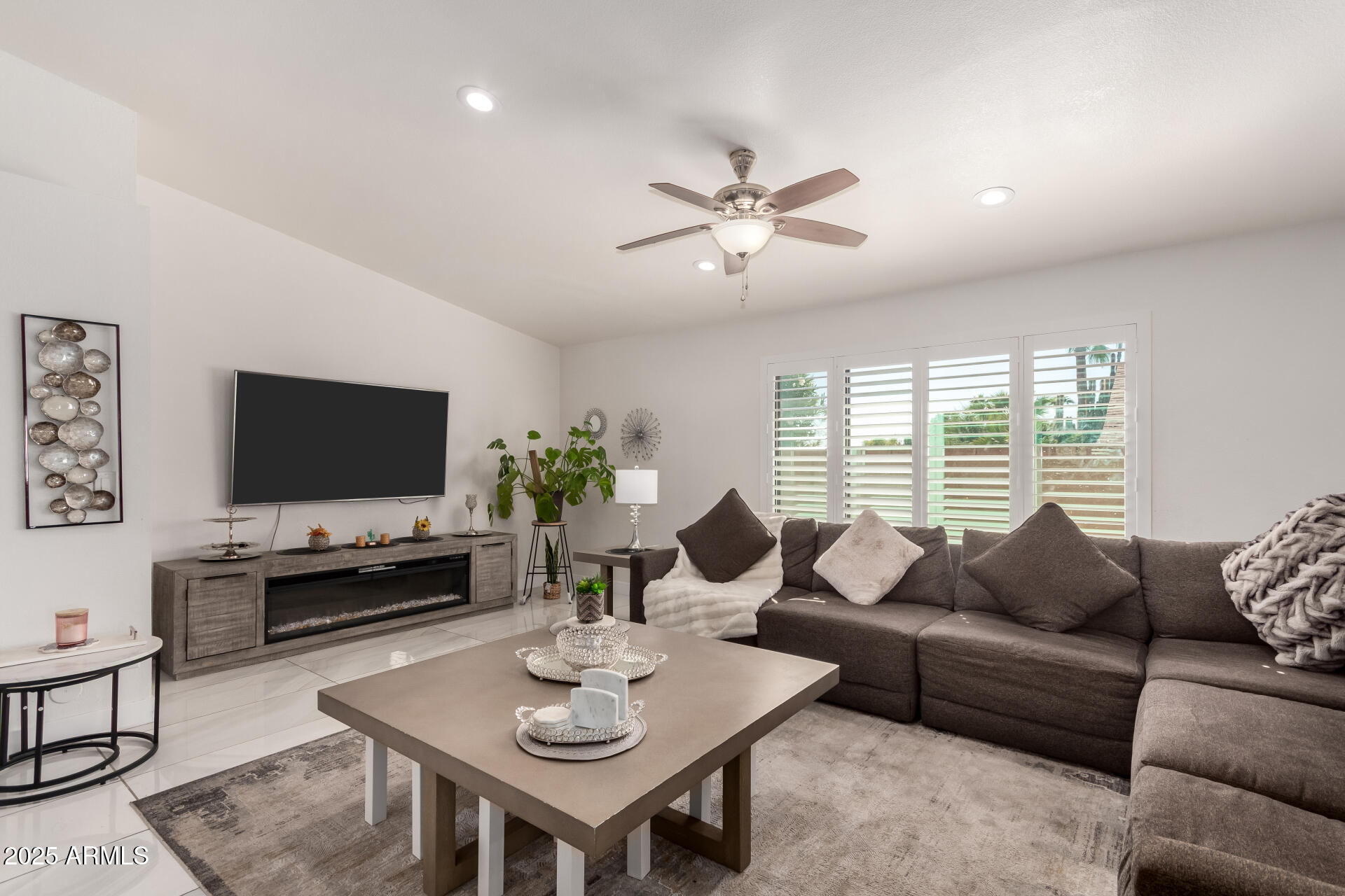 8611 E GARFIELD Street