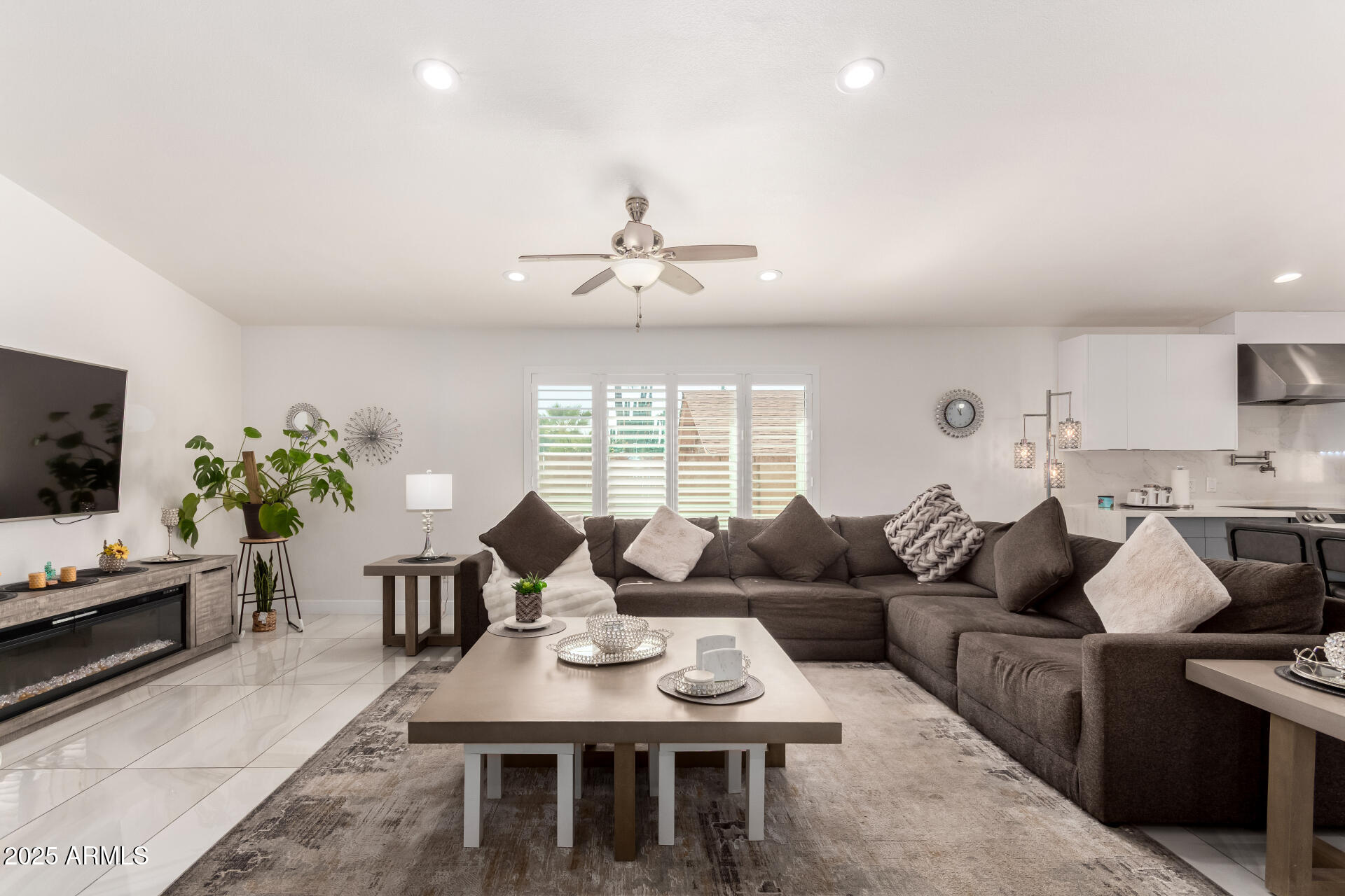 8611 E GARFIELD Street