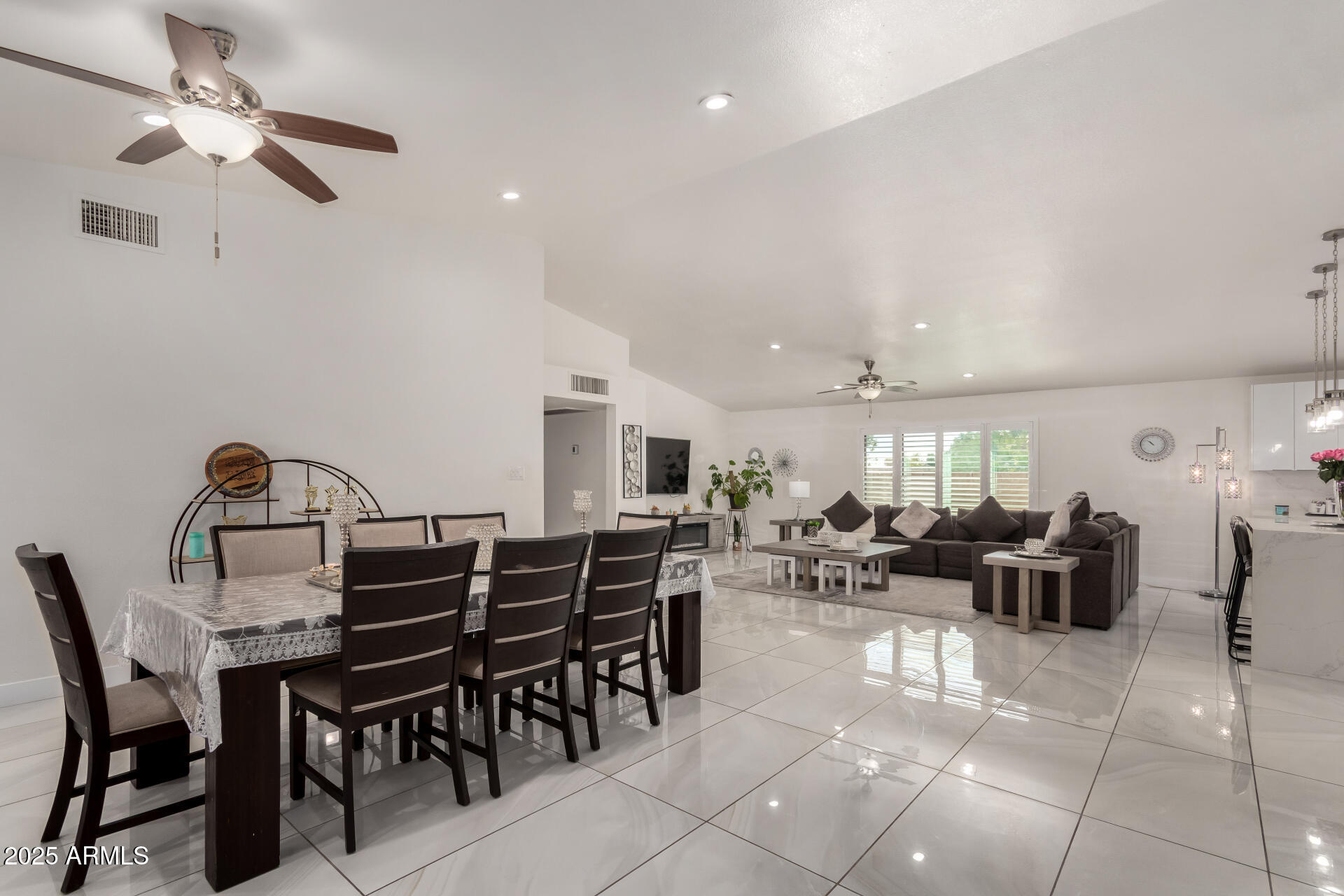 8611 E GARFIELD Street