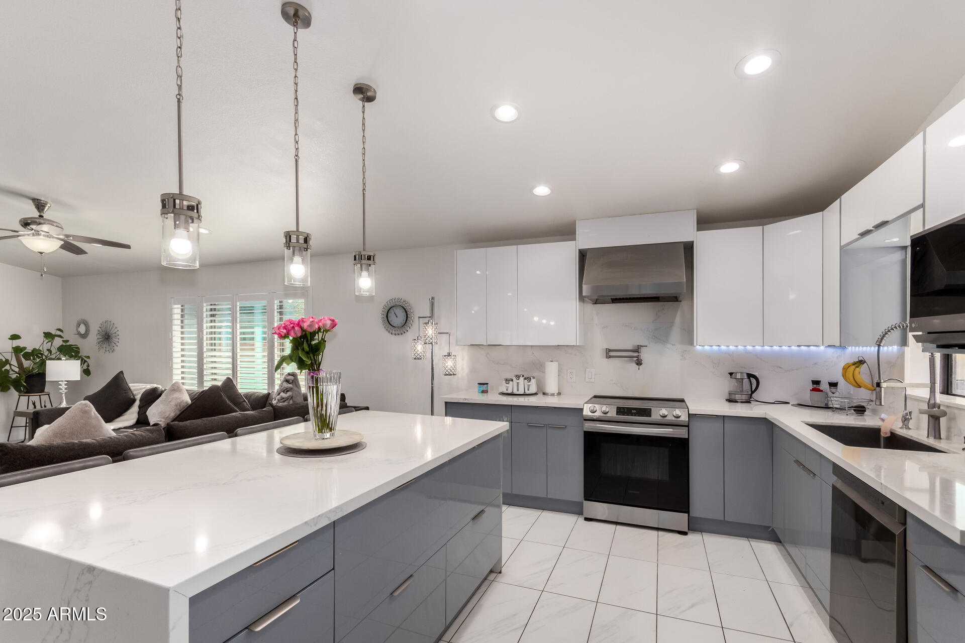 8611 E GARFIELD Street