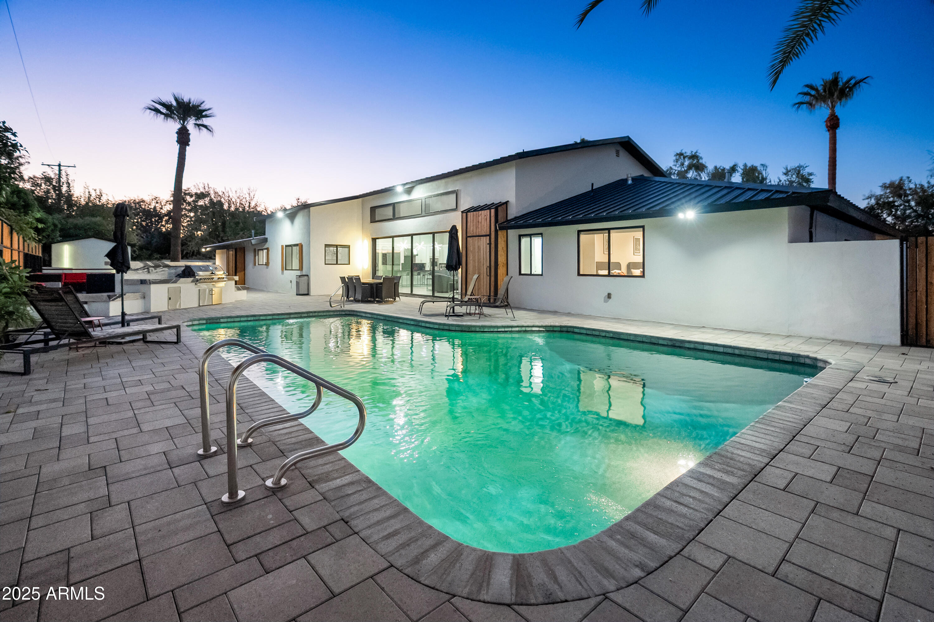 6715 E MONTECITO Avenue