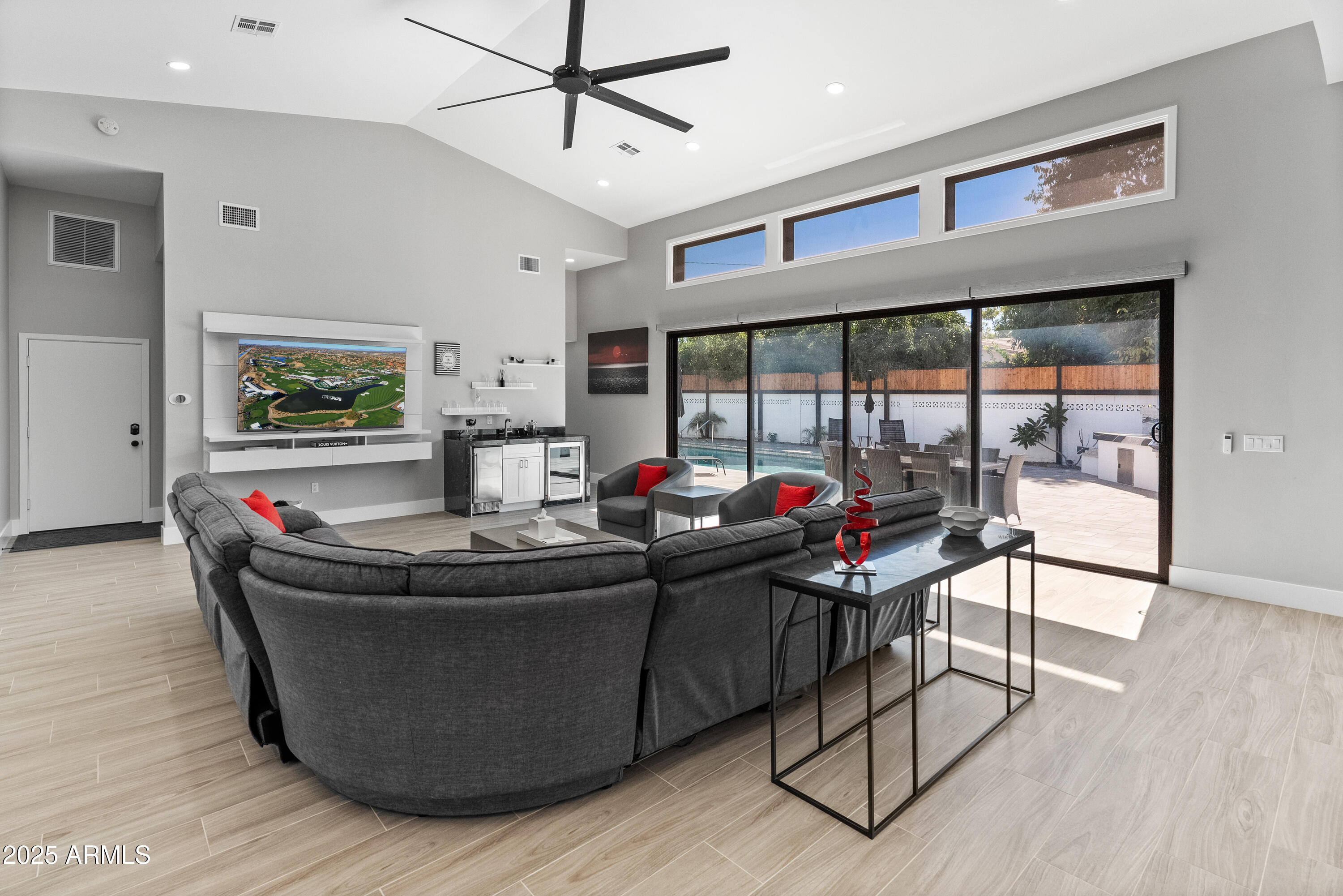 6715 E MONTECITO Avenue