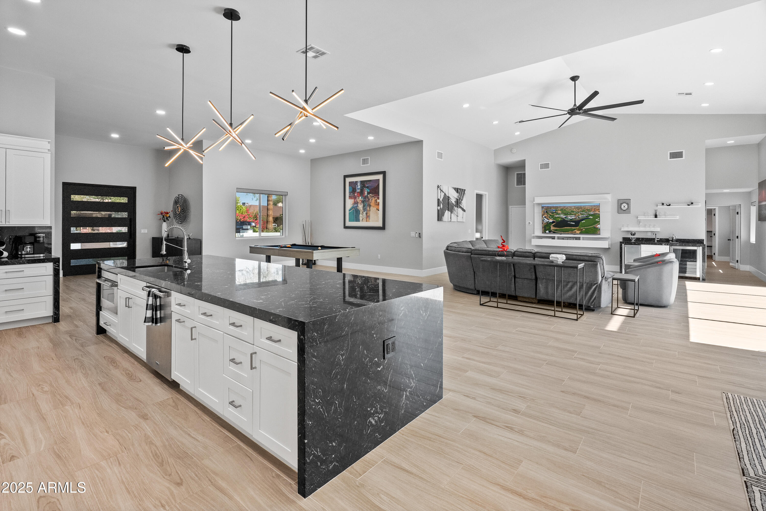 6715 E MONTECITO Avenue