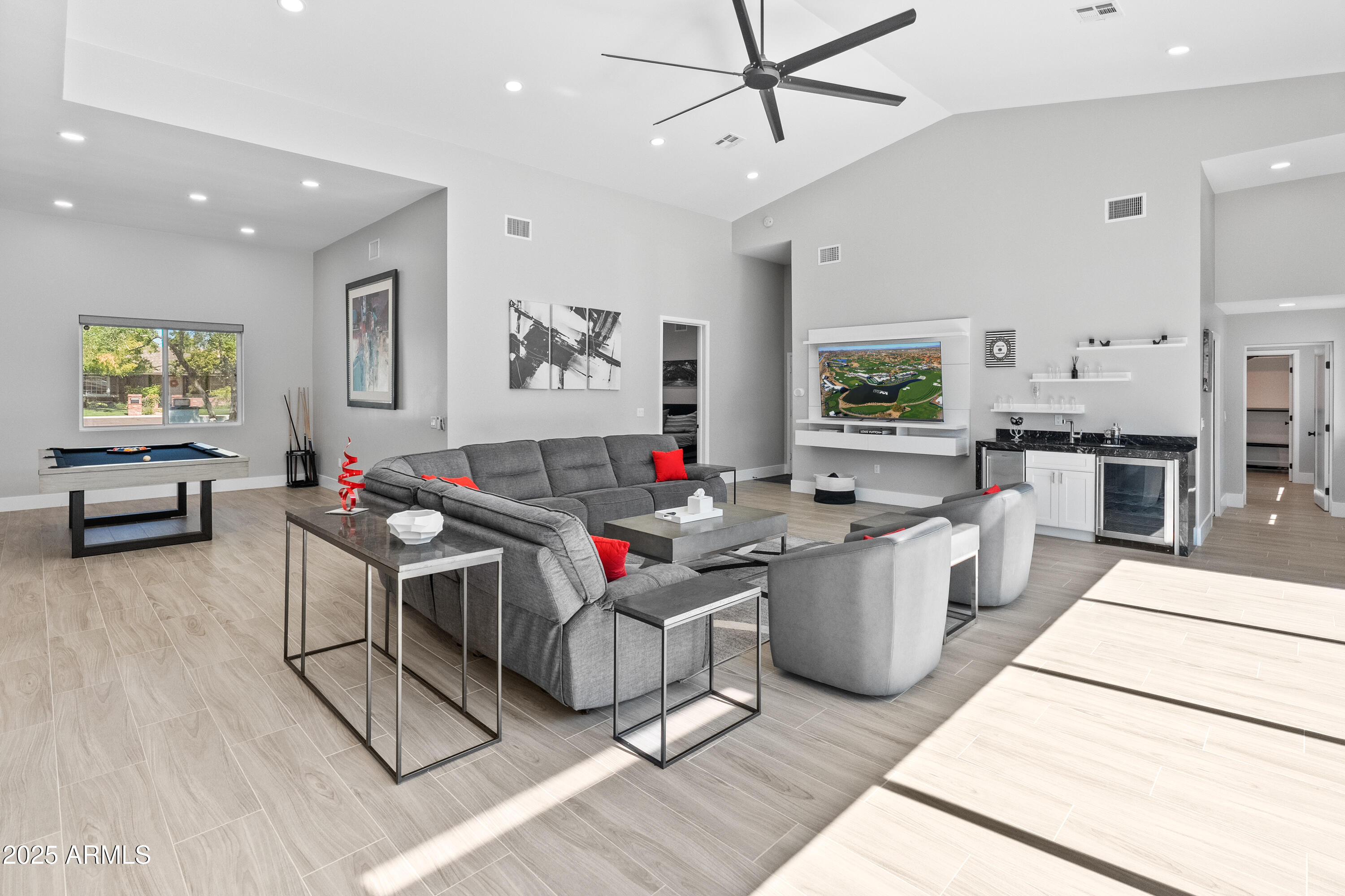 6715 E MONTECITO Avenue