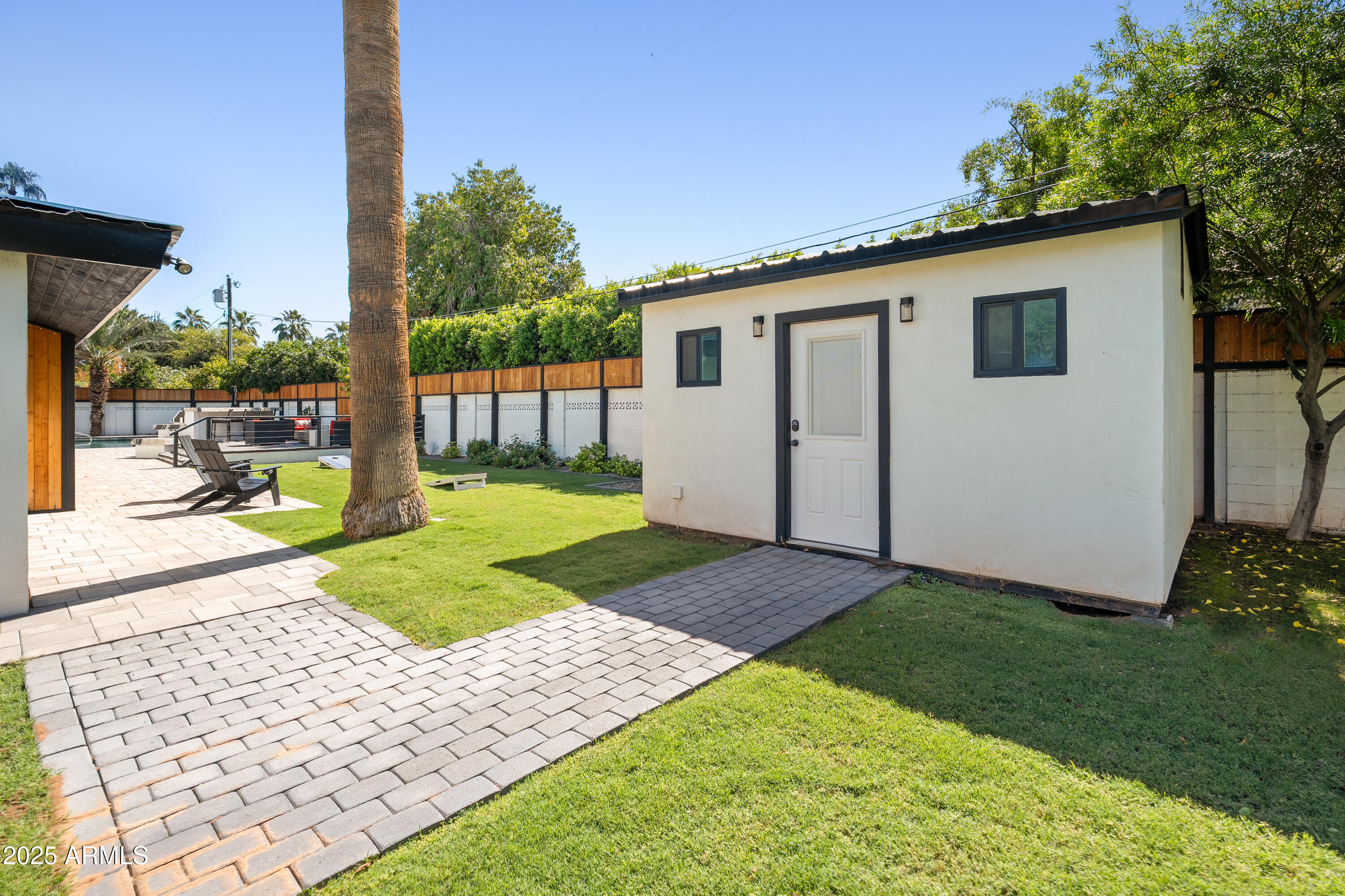 6715 E MONTECITO Avenue