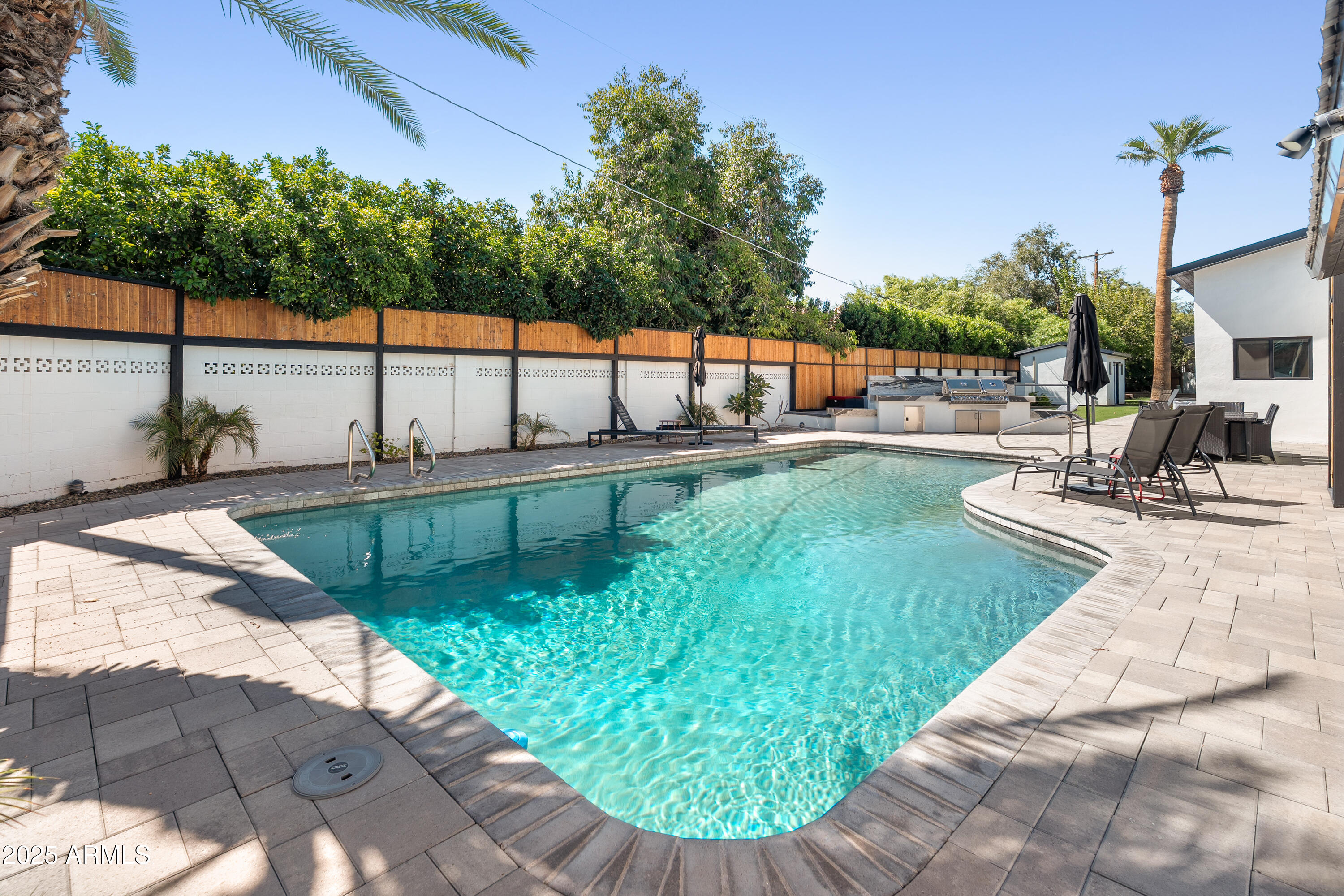 6715 E MONTECITO Avenue