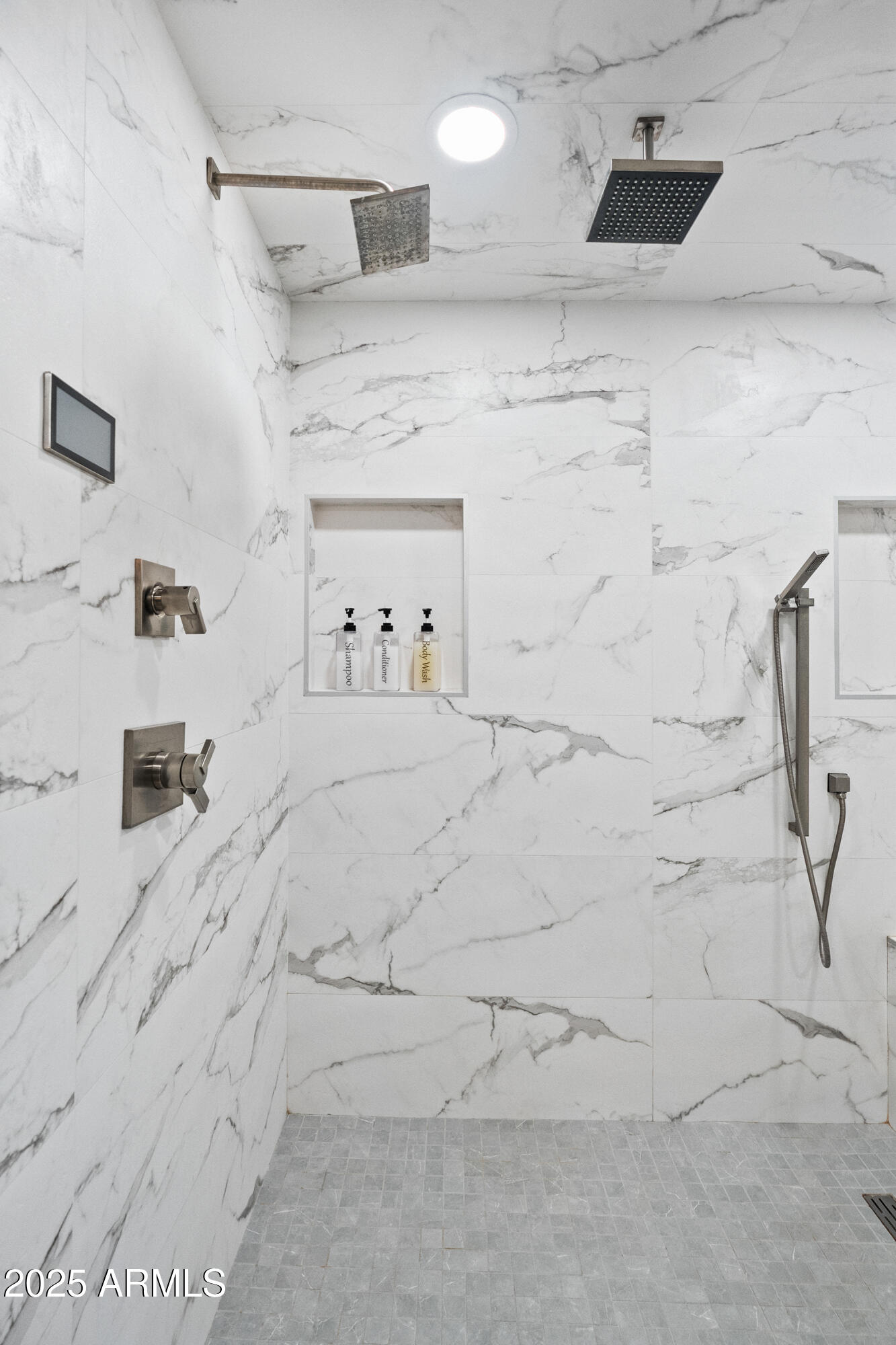 6715 E MONTECITO Avenue