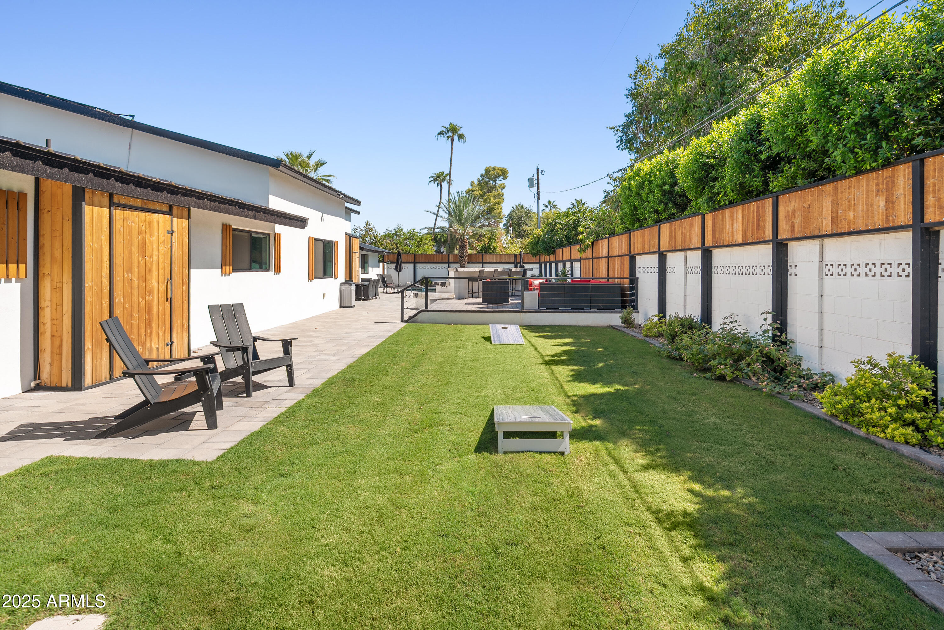 6715 E MONTECITO Avenue