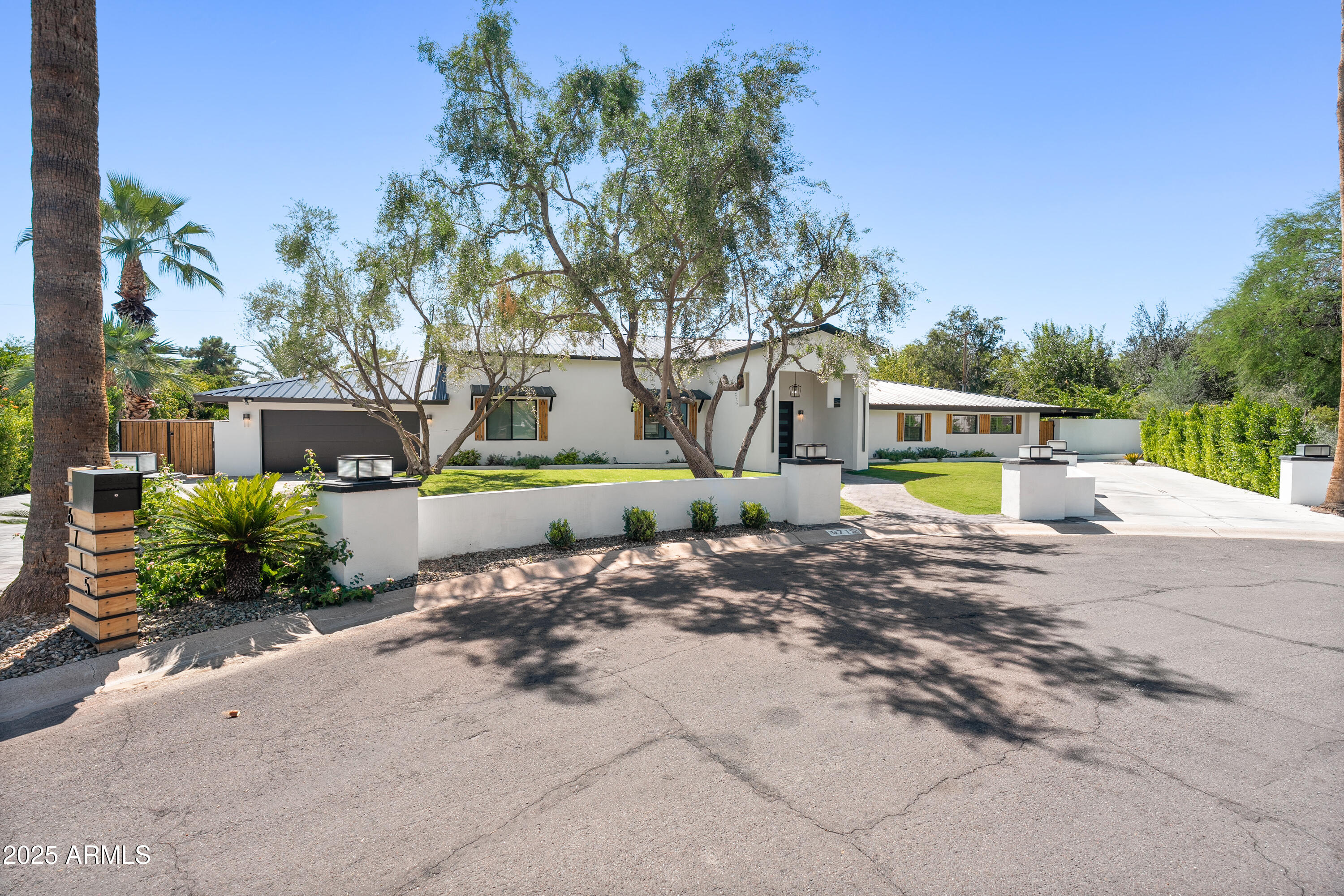 6715 E MONTECITO Avenue