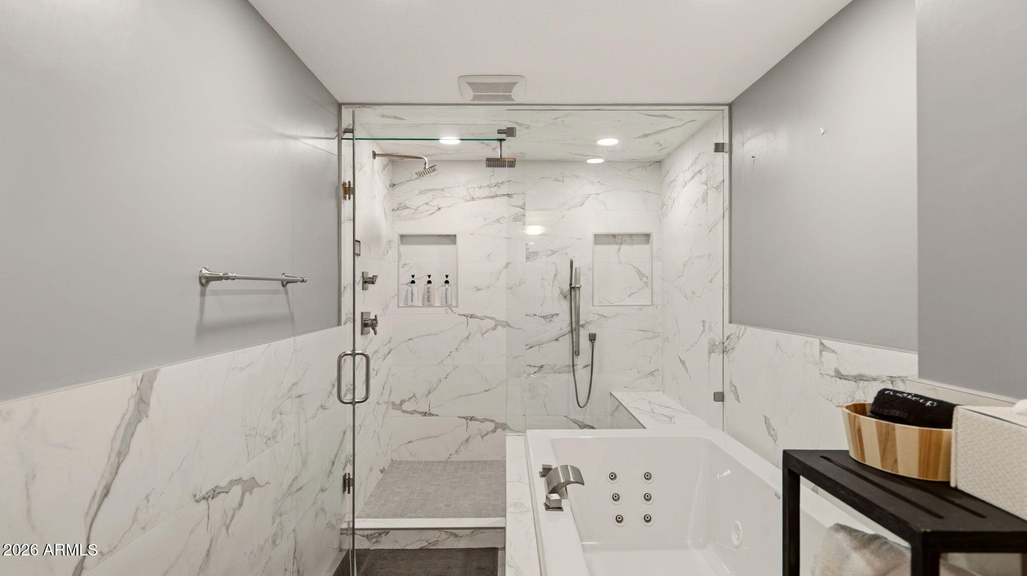 6715 E MONTECITO Avenue