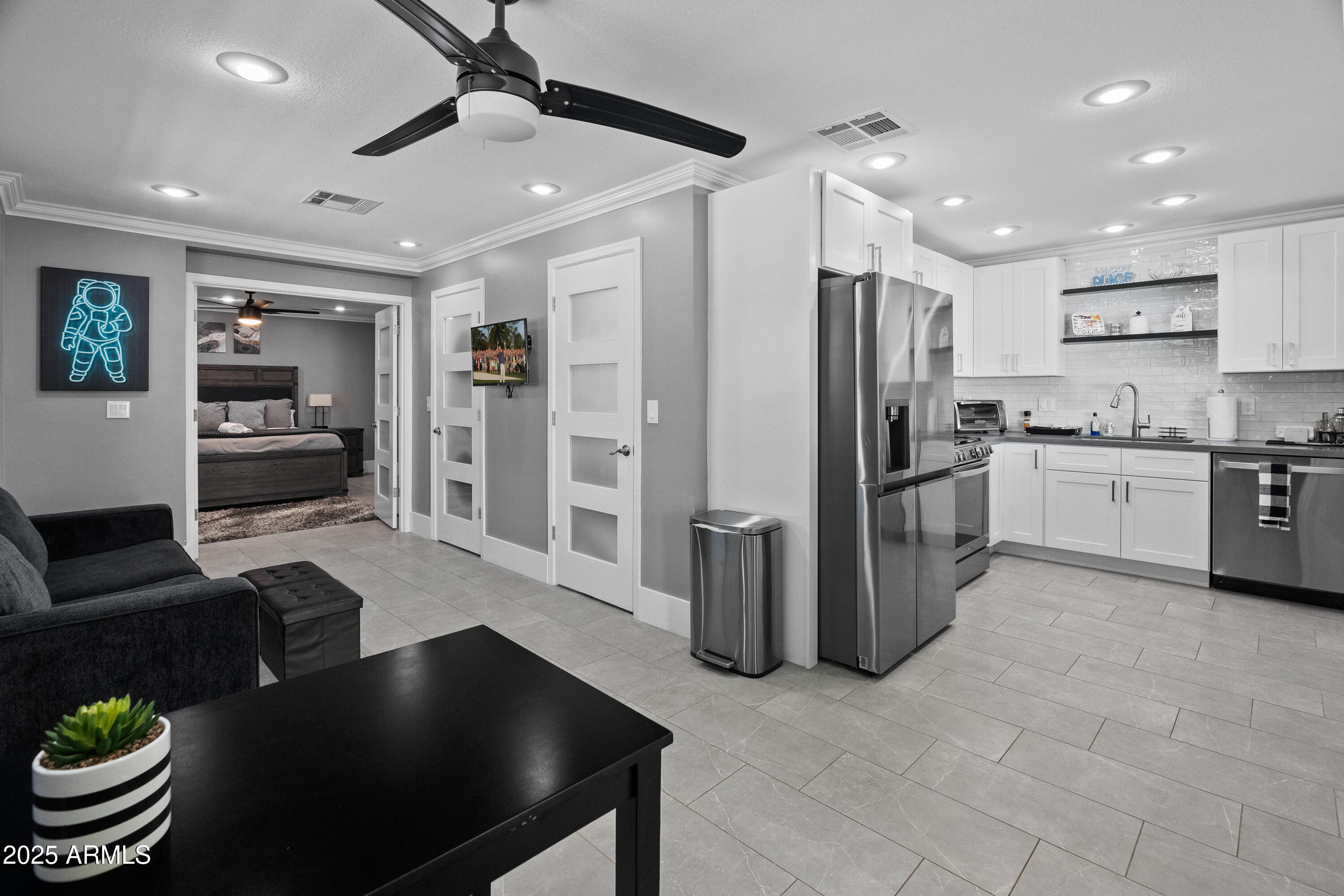 6715 E MONTECITO Avenue