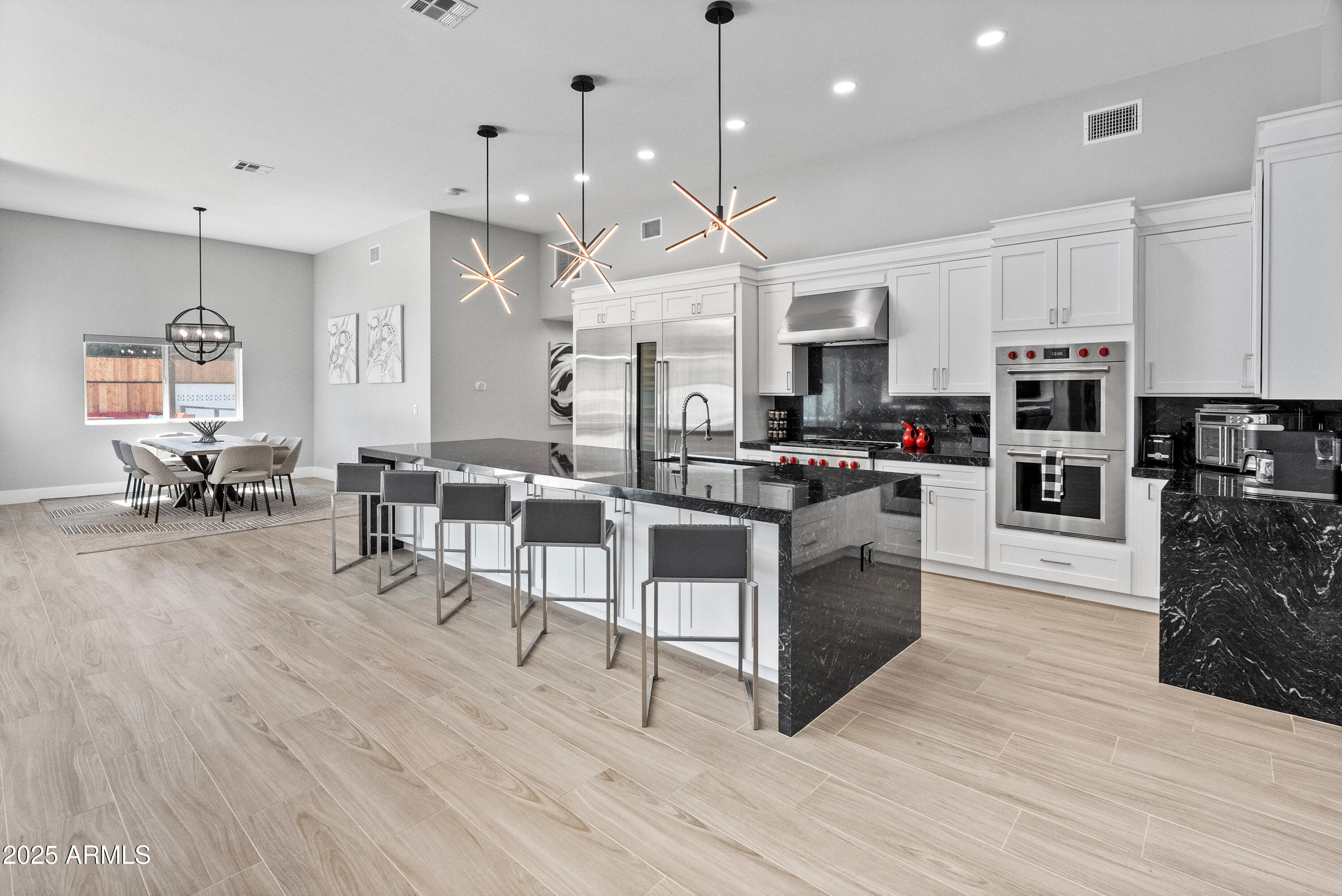 6715 E MONTECITO Avenue