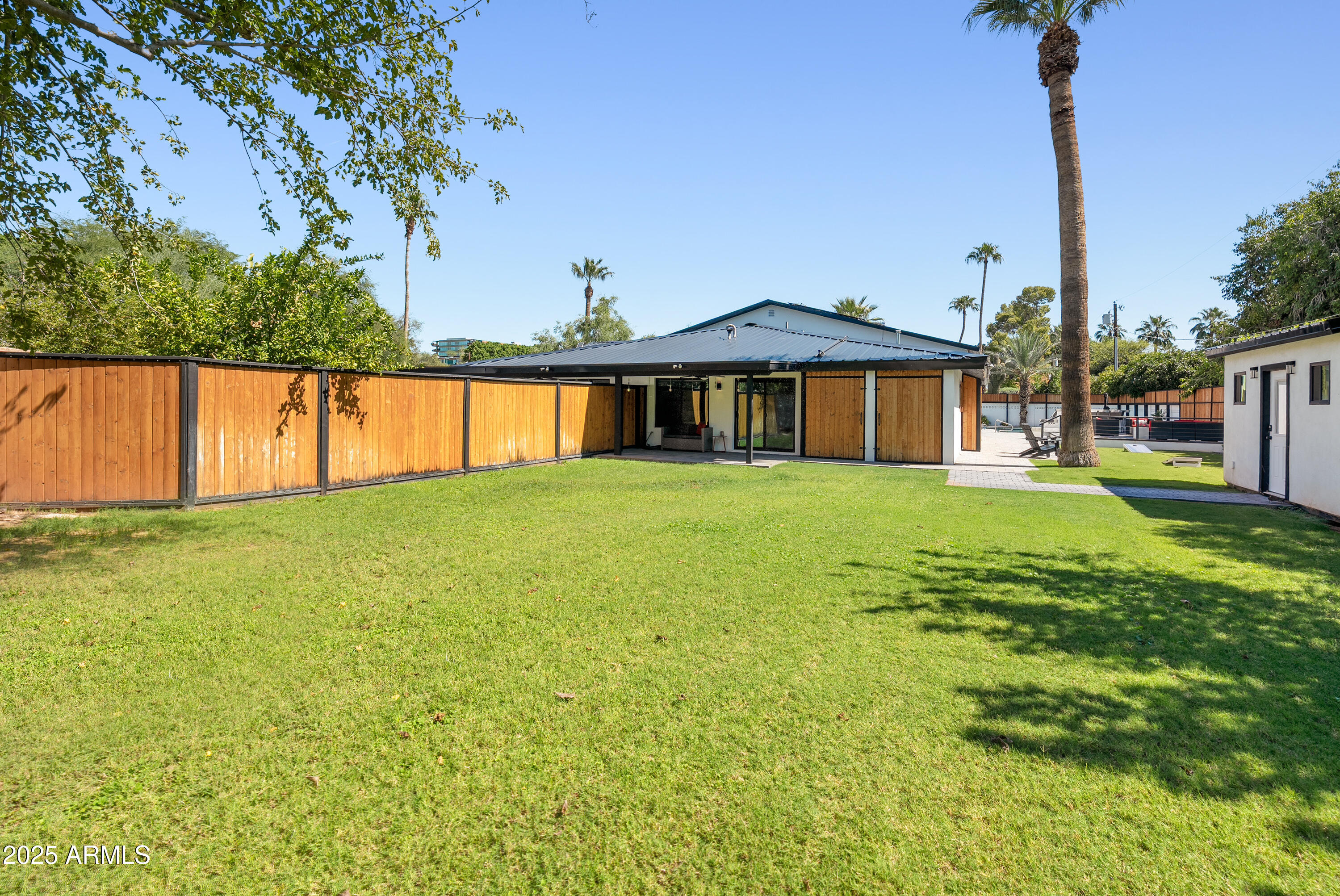 6715 E MONTECITO Avenue