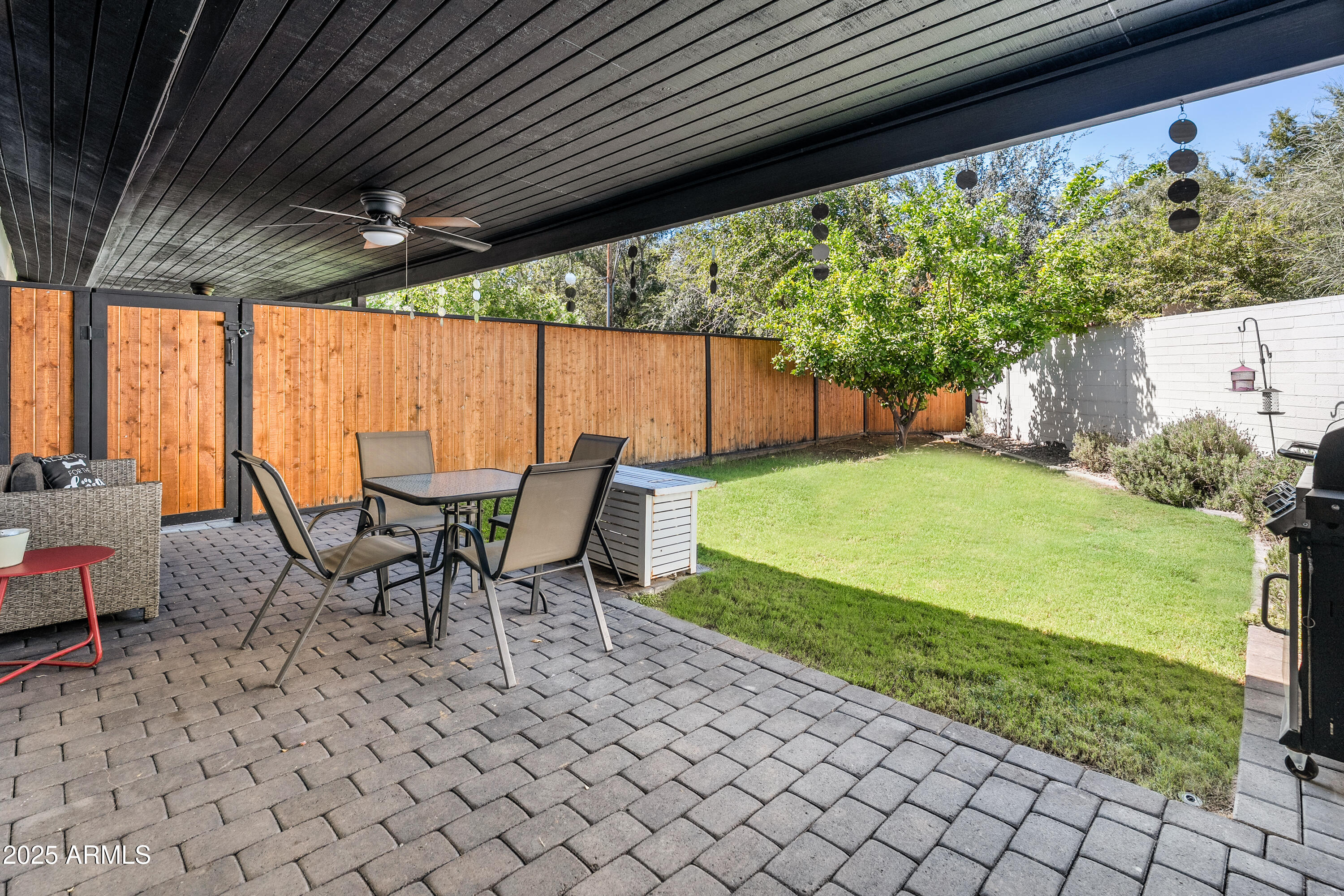 6715 E MONTECITO Avenue