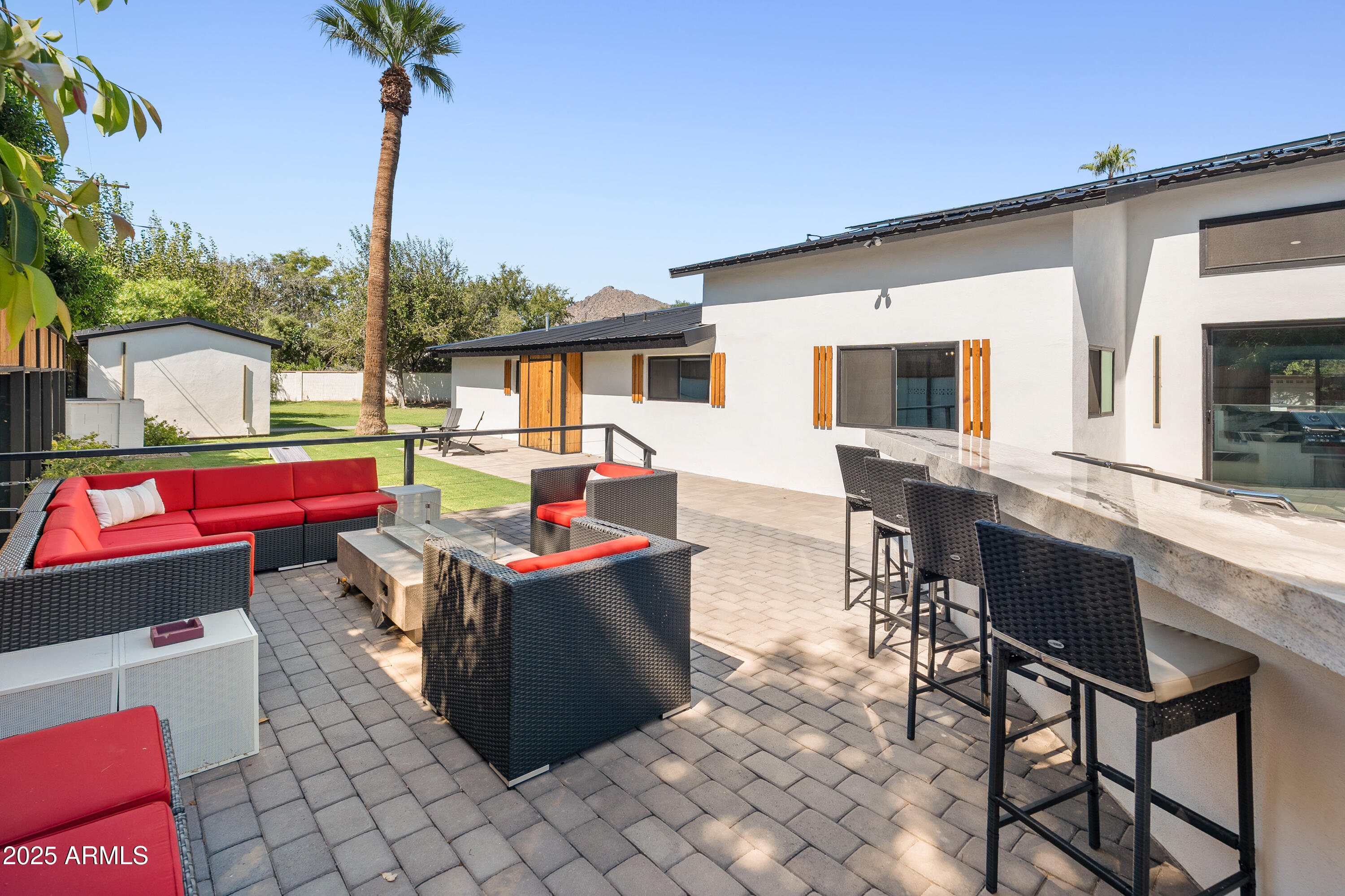 6715 E MONTECITO Avenue