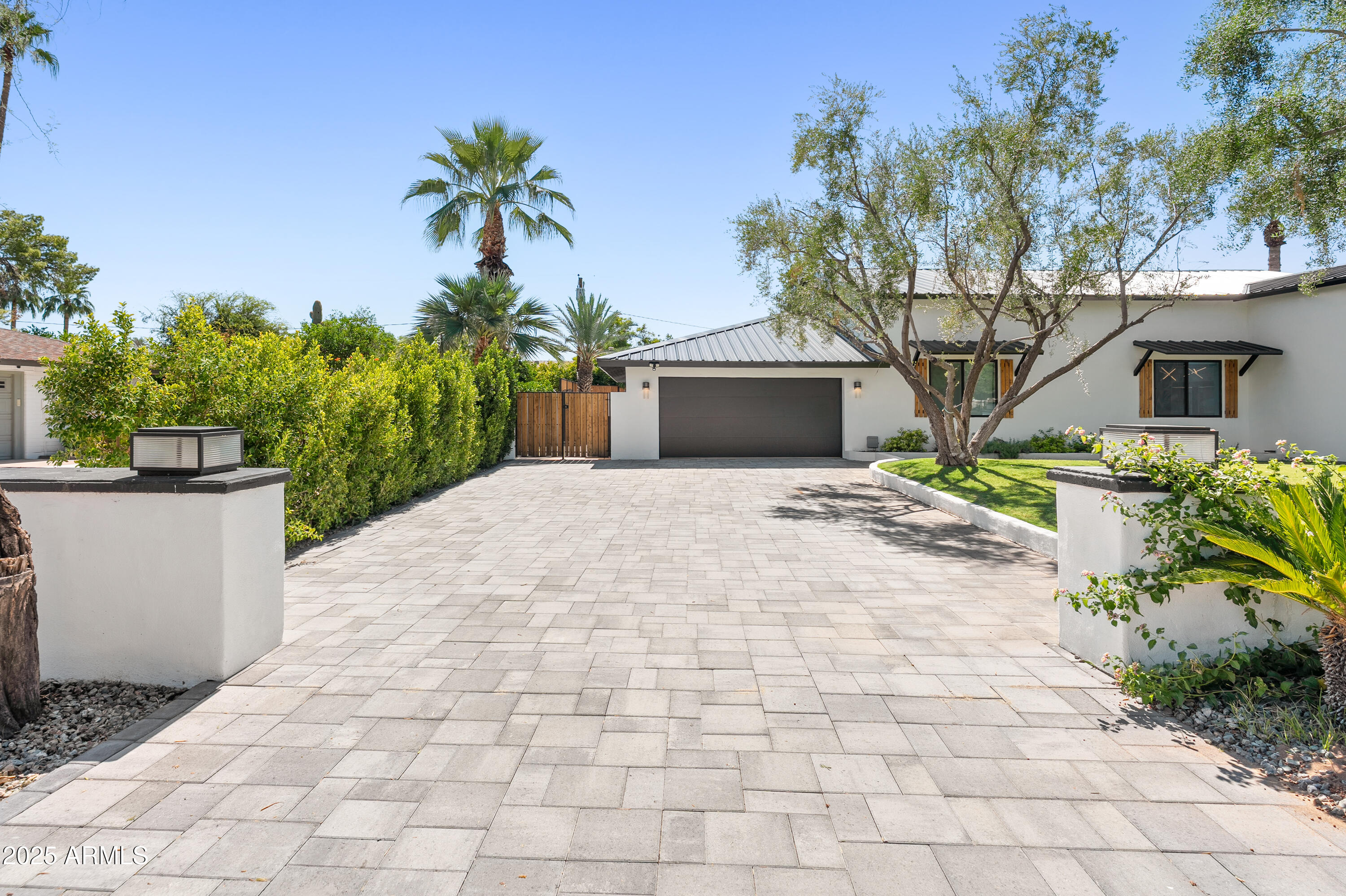 6715 E MONTECITO Avenue