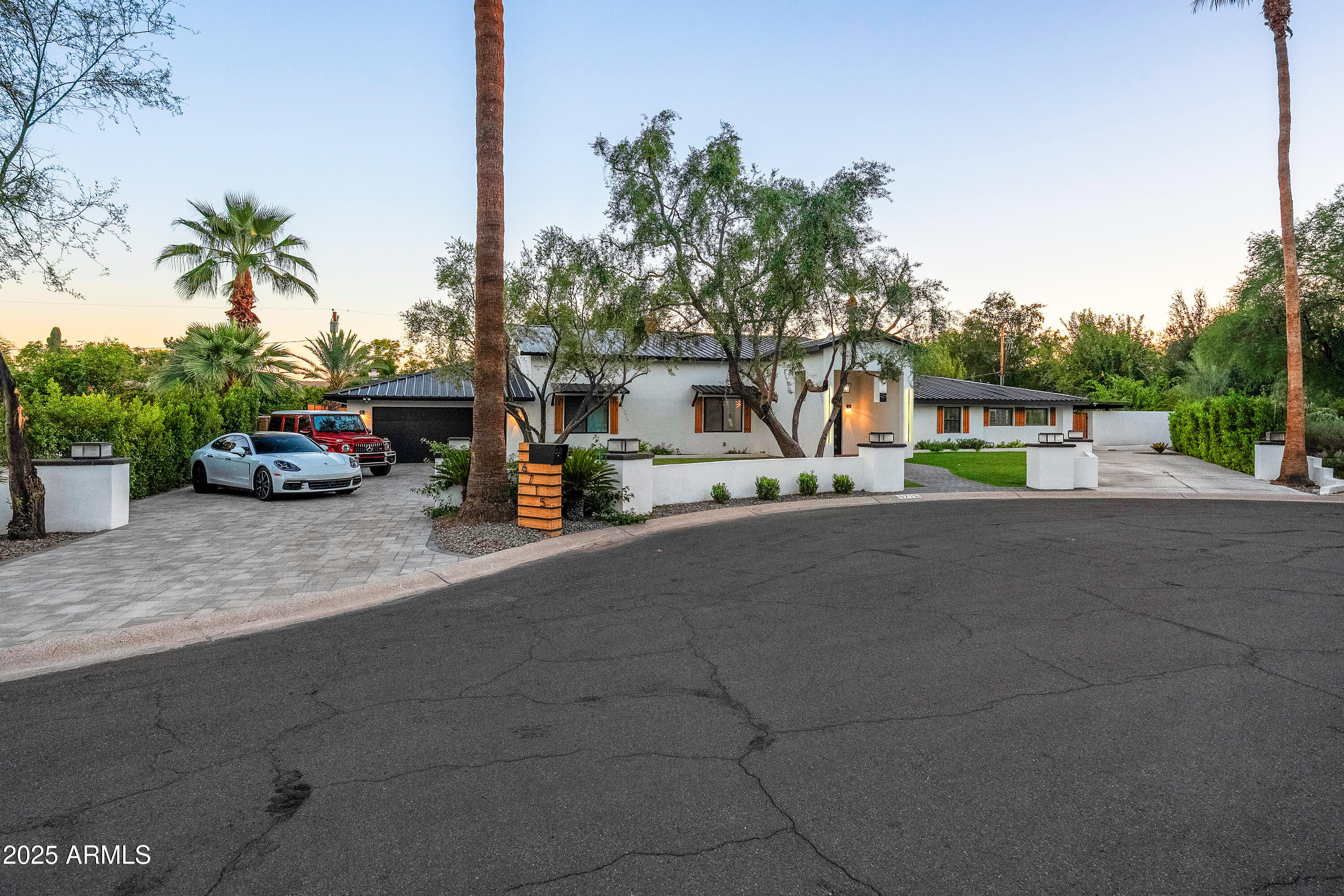 6715 E MONTECITO Avenue