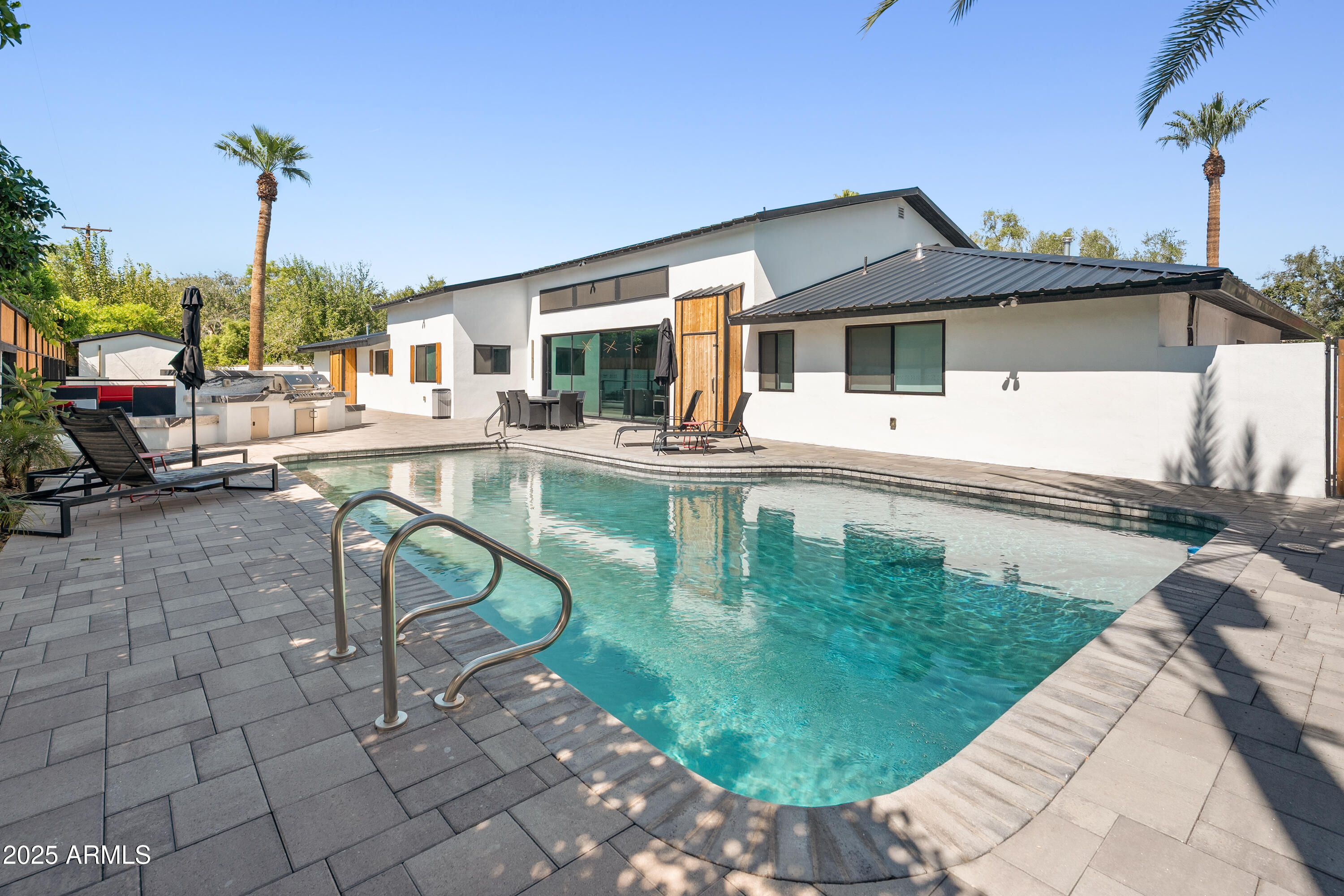 6715 E MONTECITO Avenue