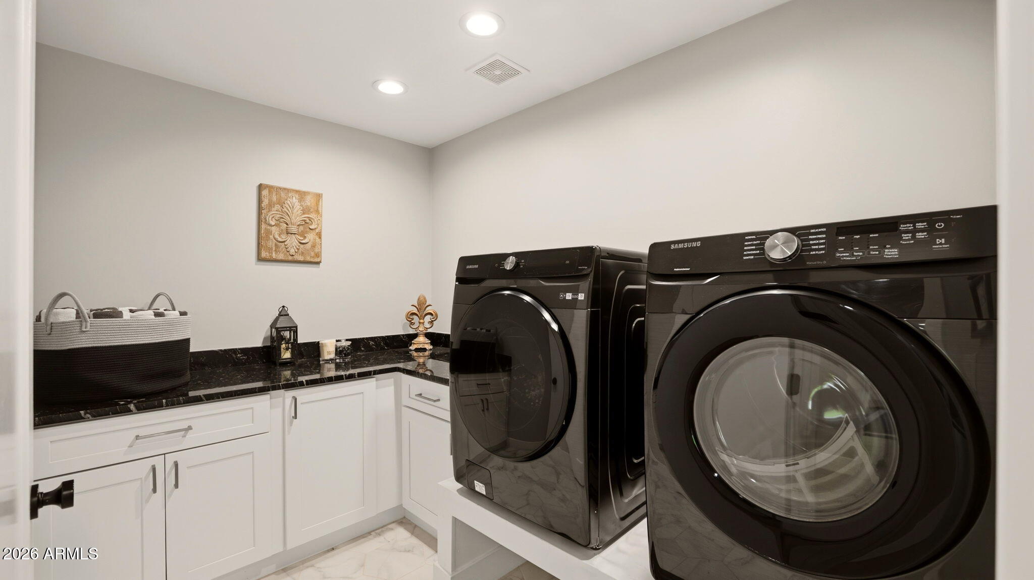 6715 E MONTECITO Avenue