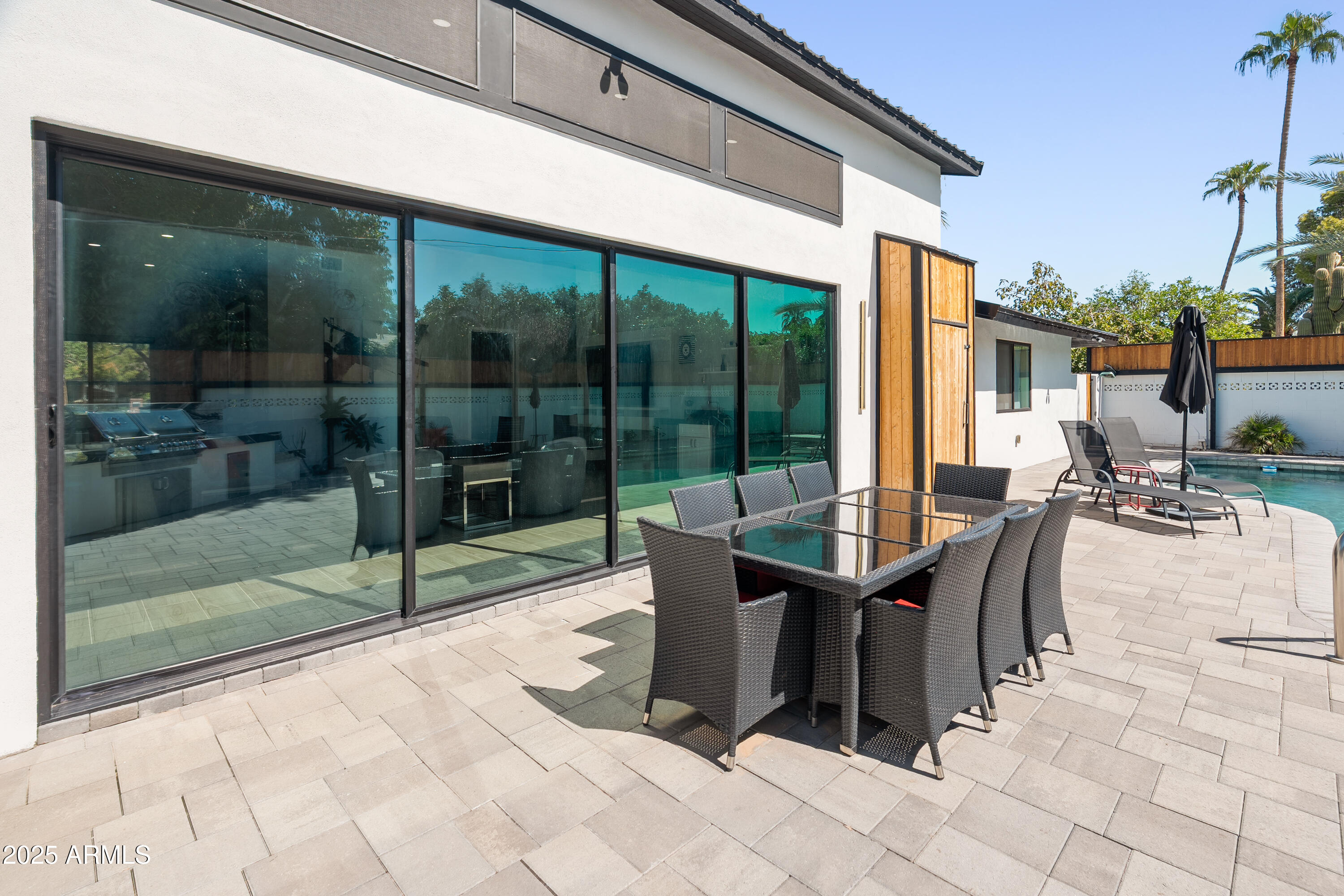 6715 E MONTECITO Avenue