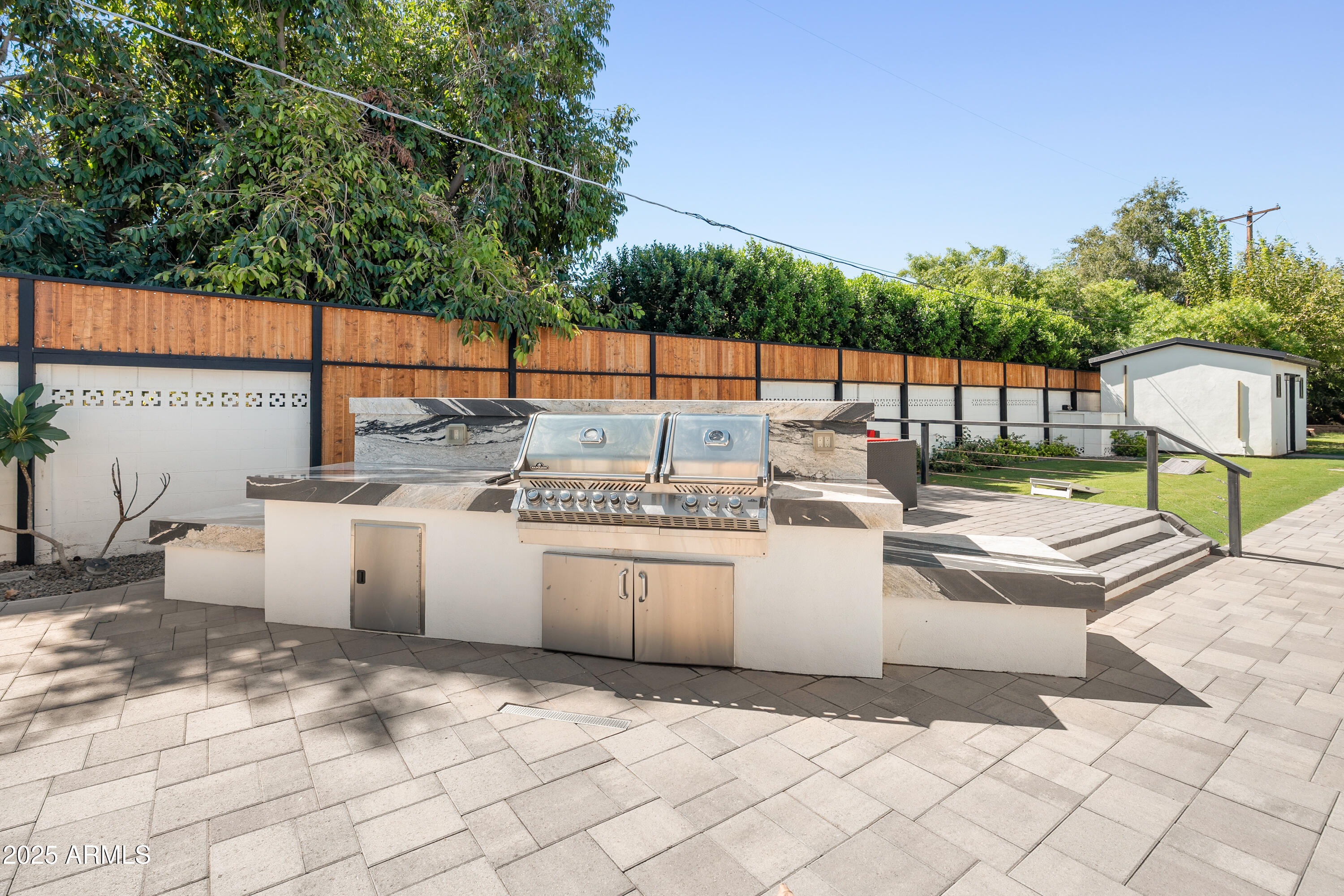 6715 E MONTECITO Avenue