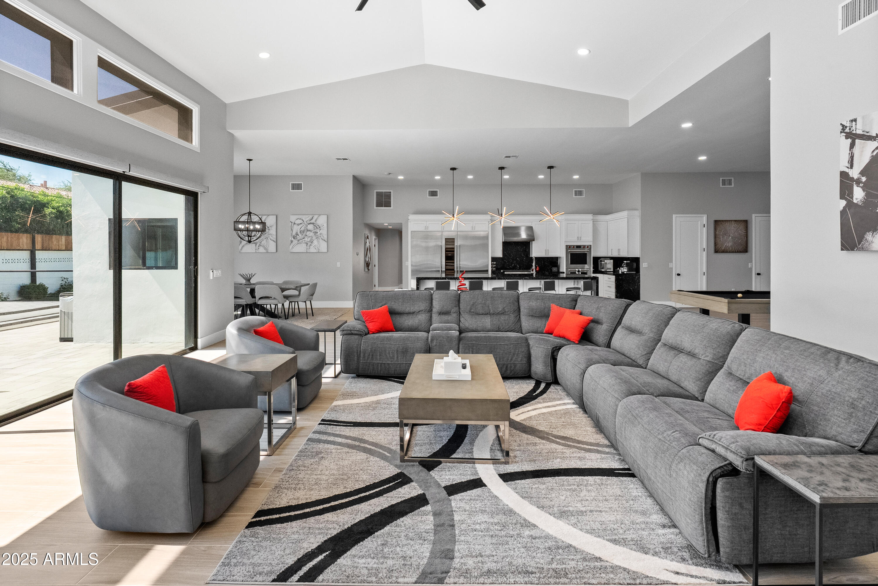 6715 E MONTECITO Avenue