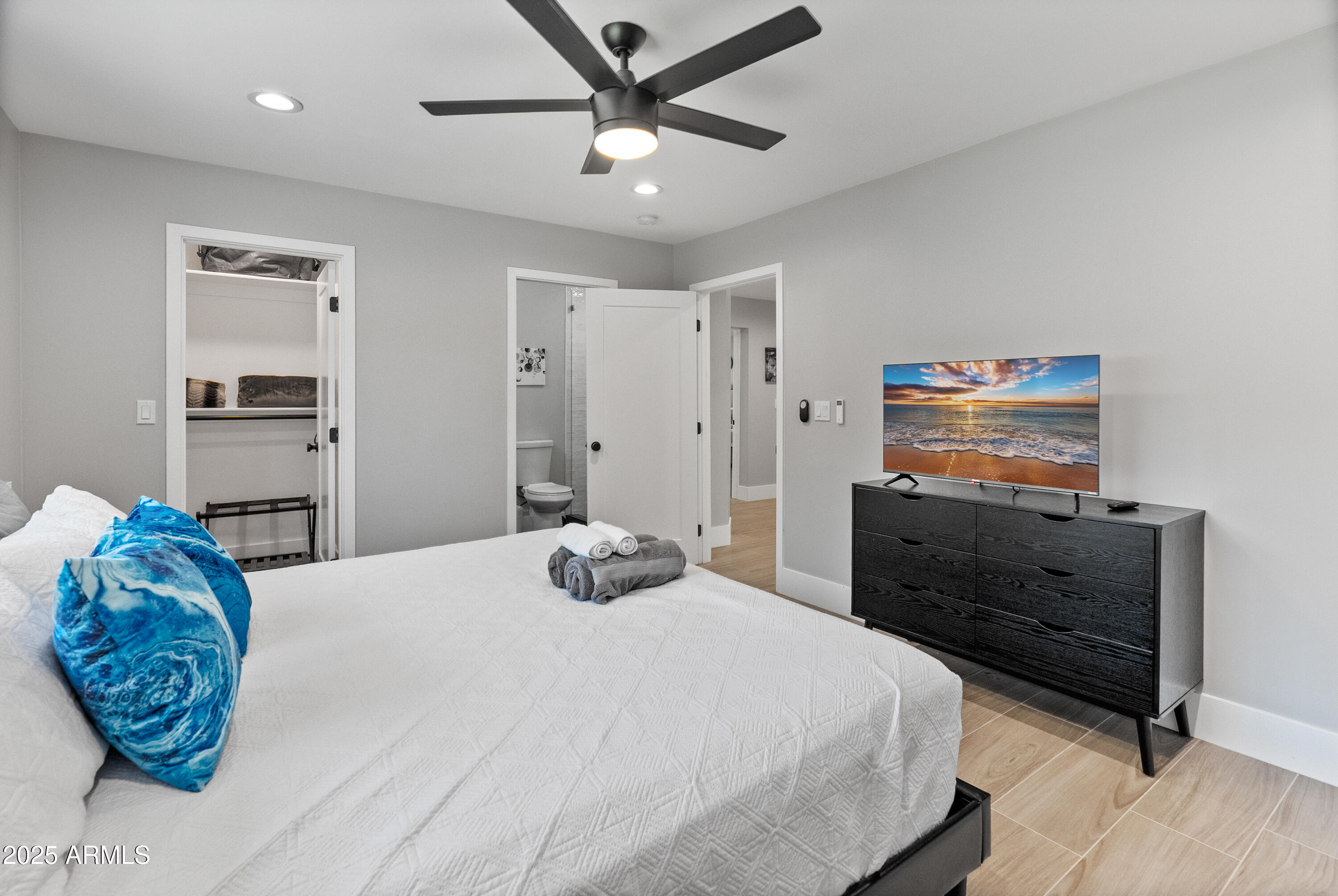 6715 E MONTECITO Avenue