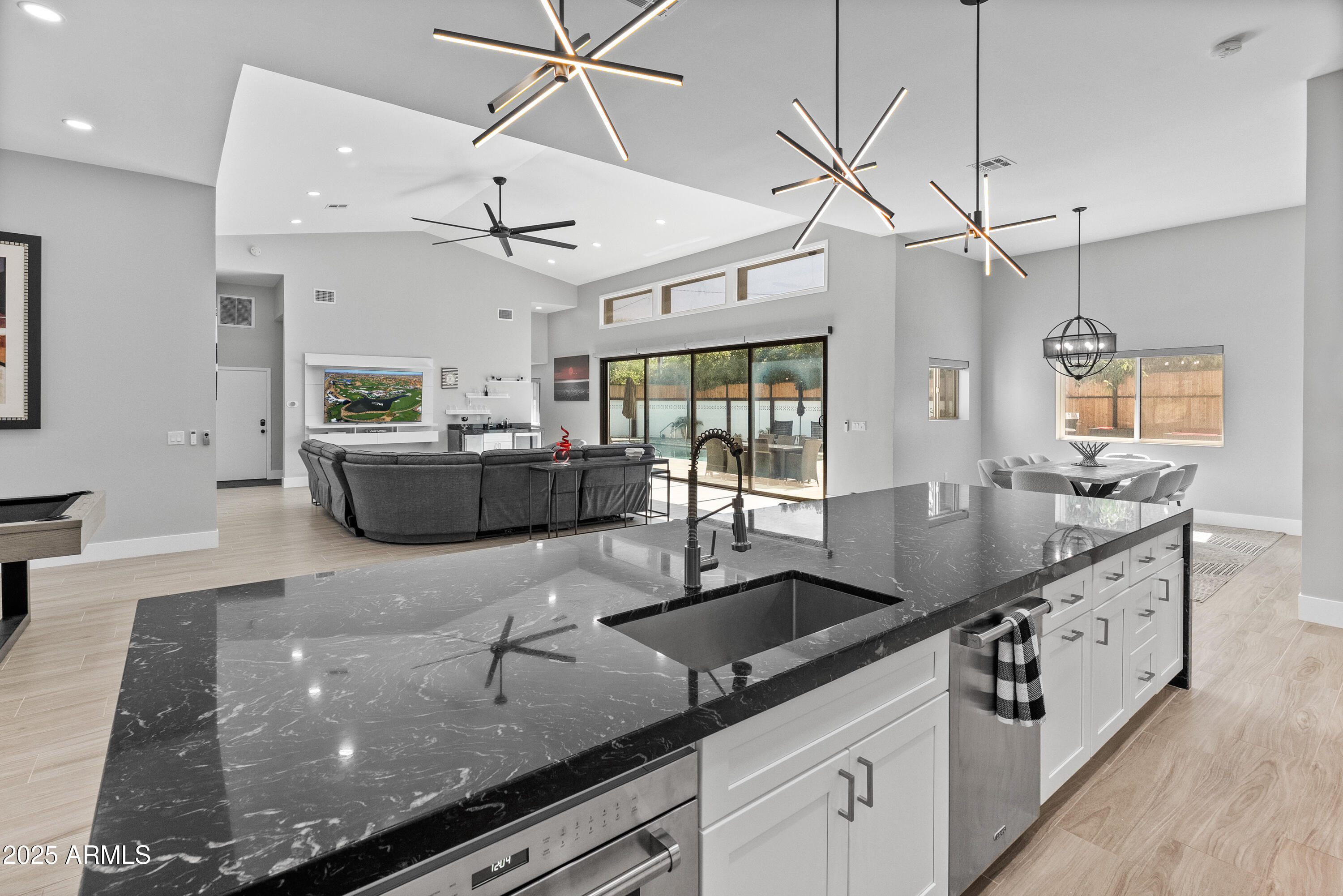 6715 E MONTECITO Avenue