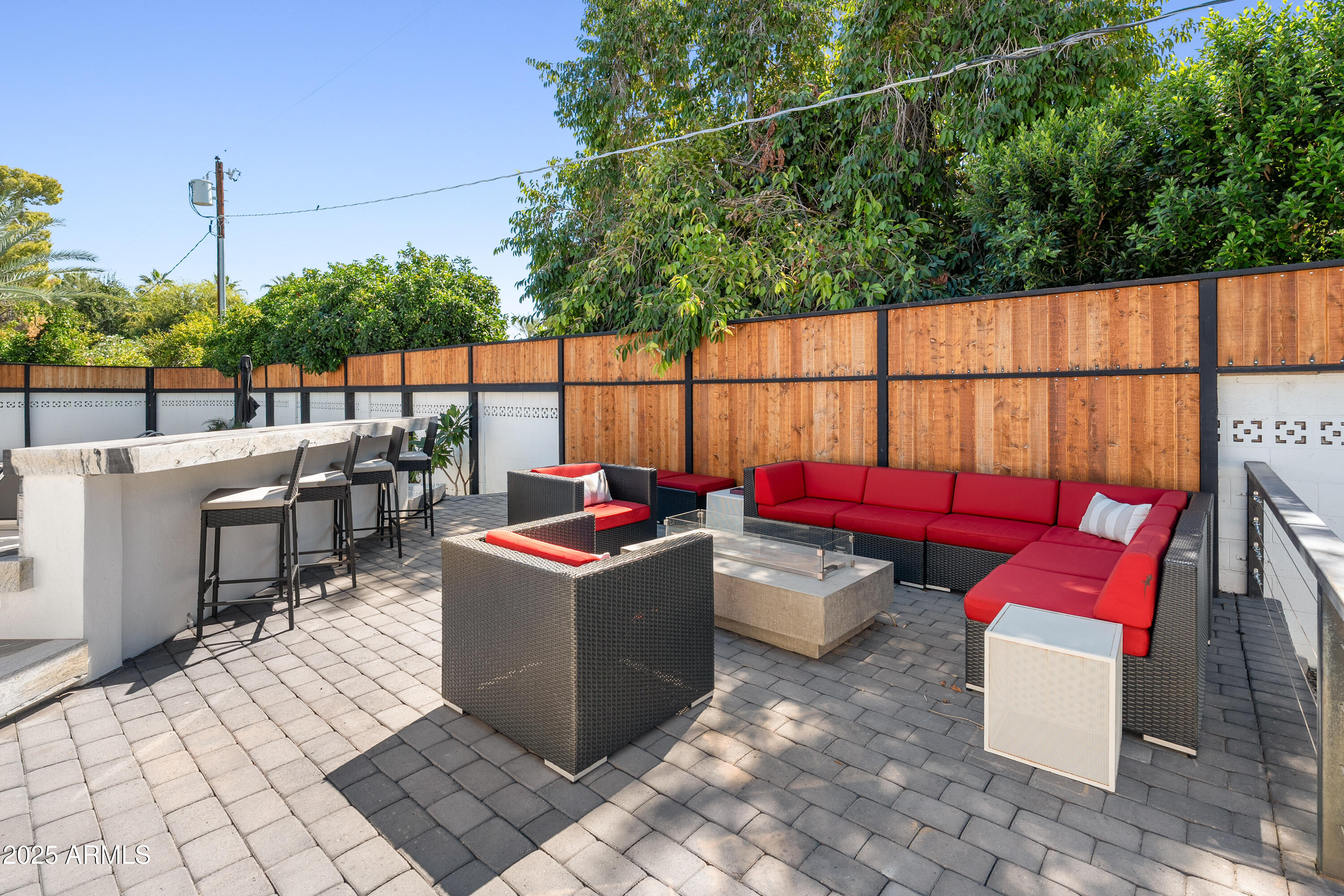 6715 E MONTECITO Avenue