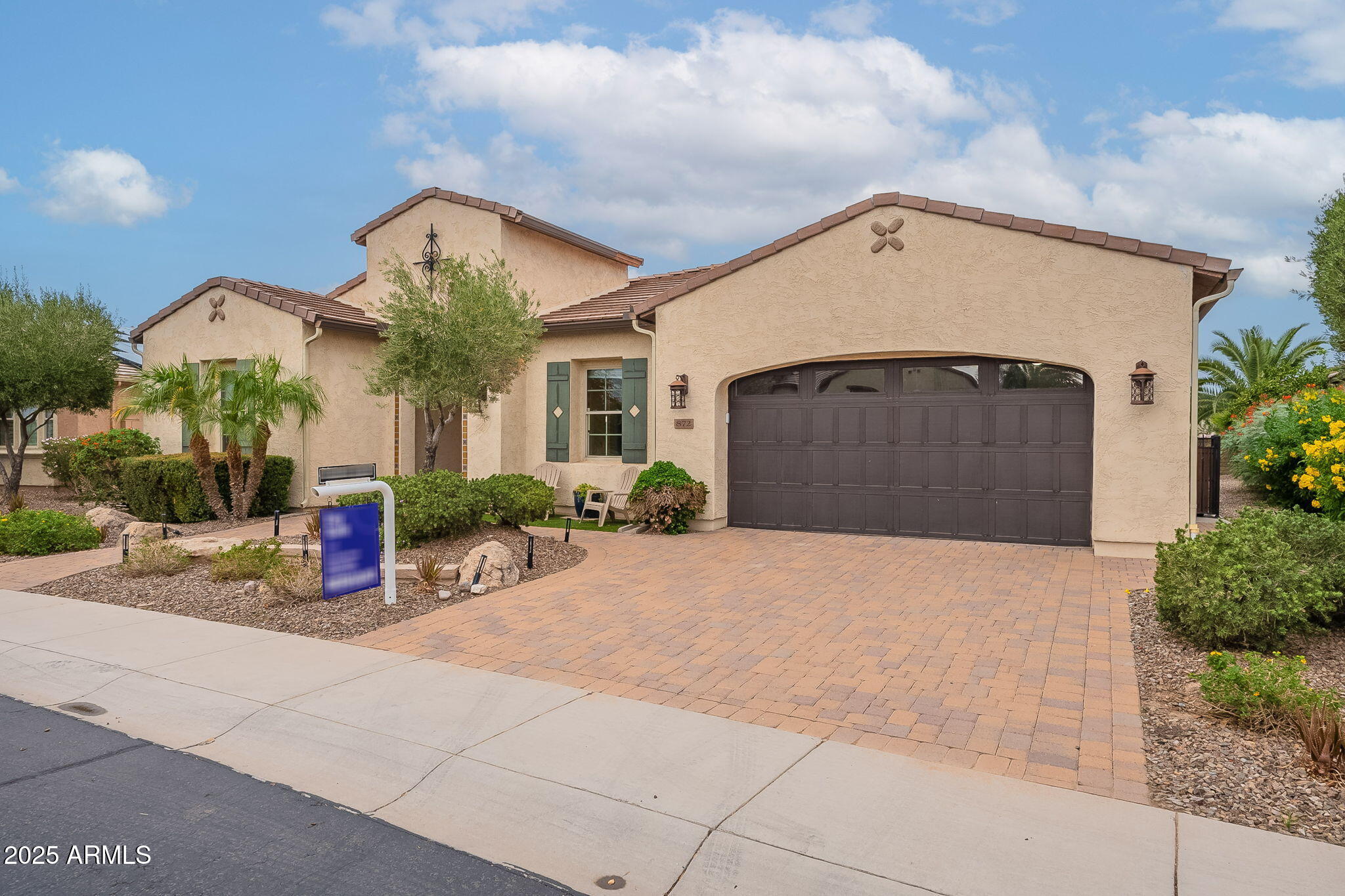 872 E HARMONY Way