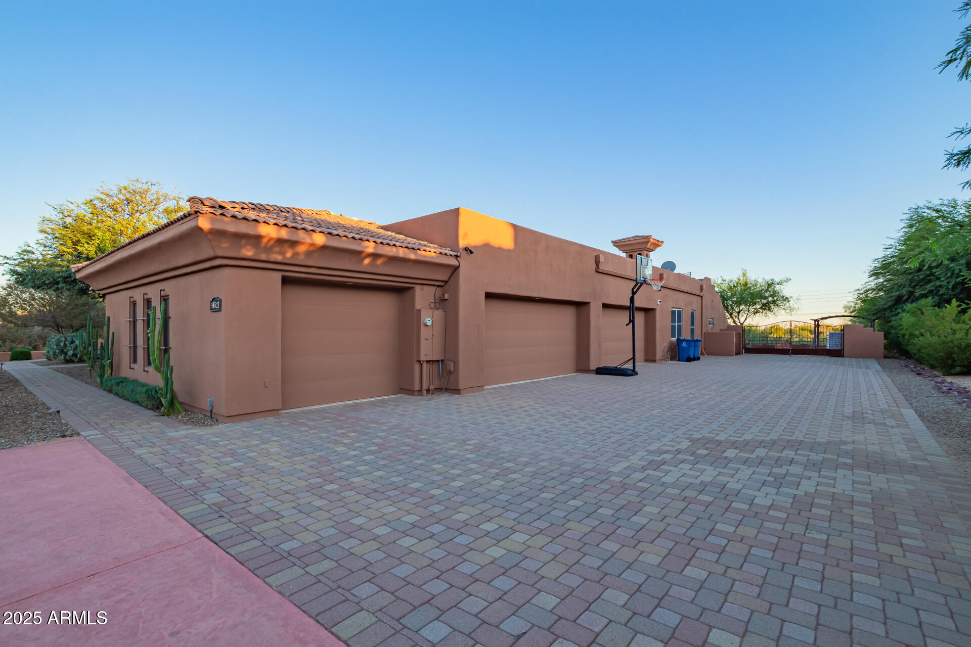 14521 E DESERT VISTA Trail