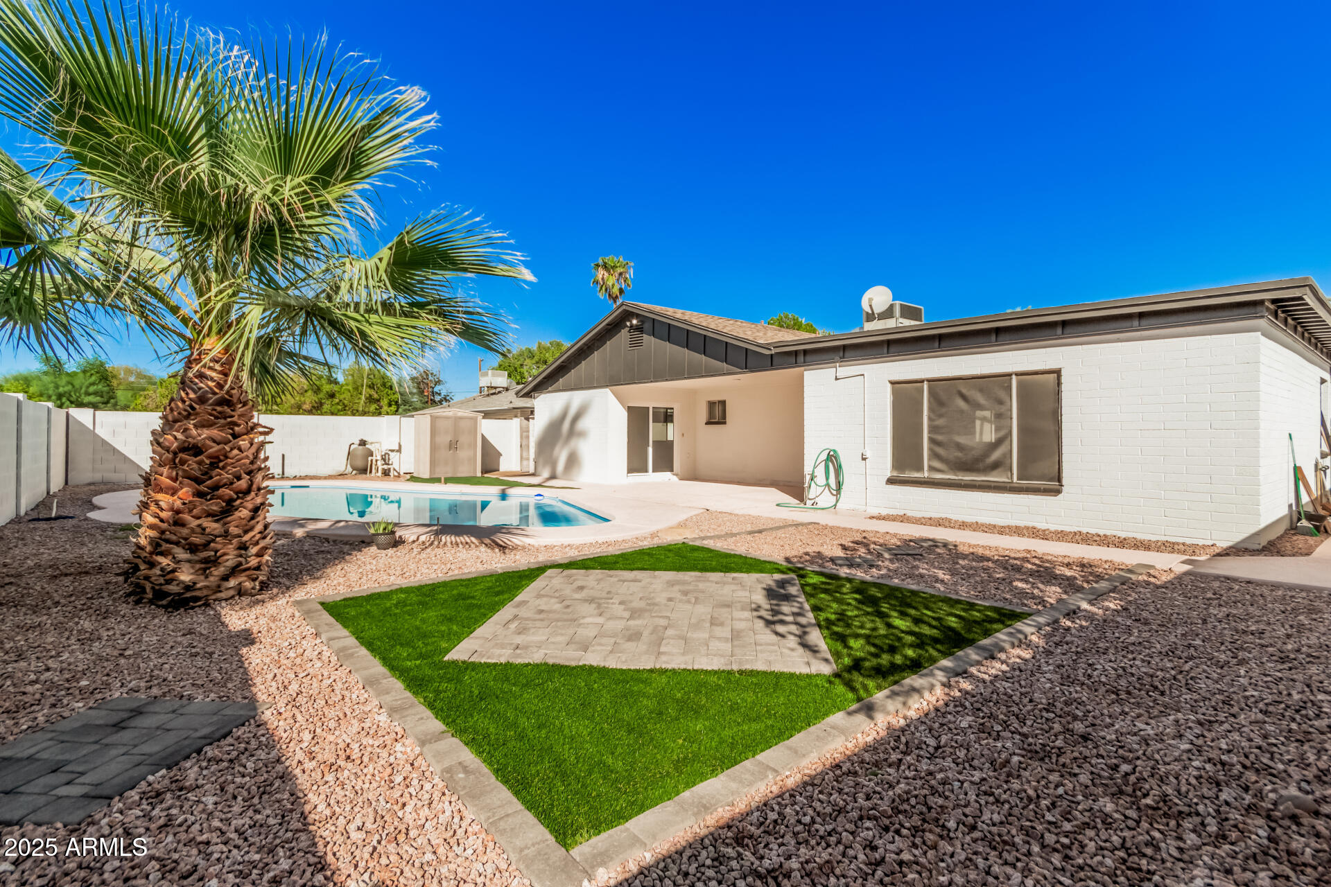 2349 W CONCHO Avenue