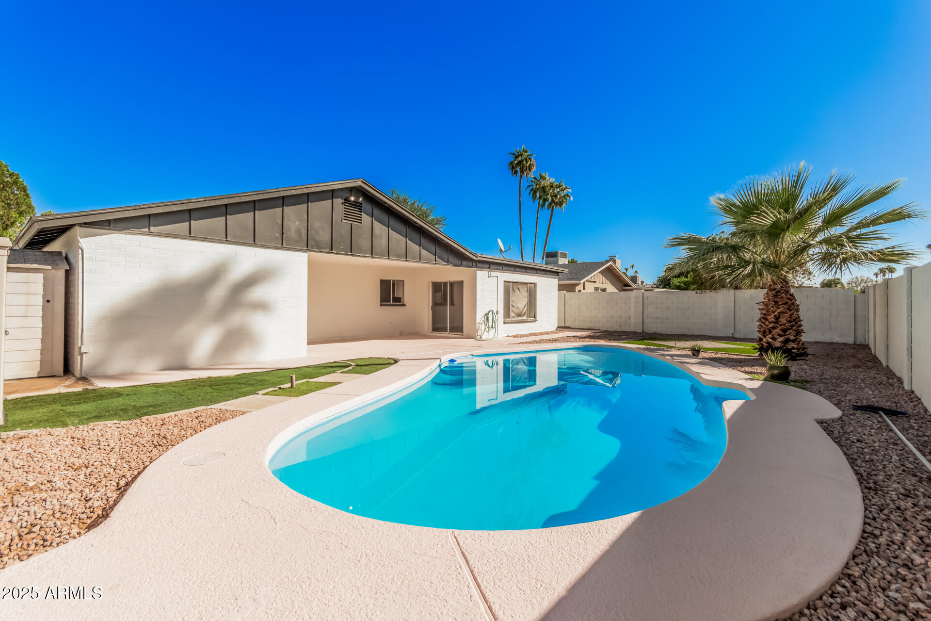 2349 W CONCHO Avenue